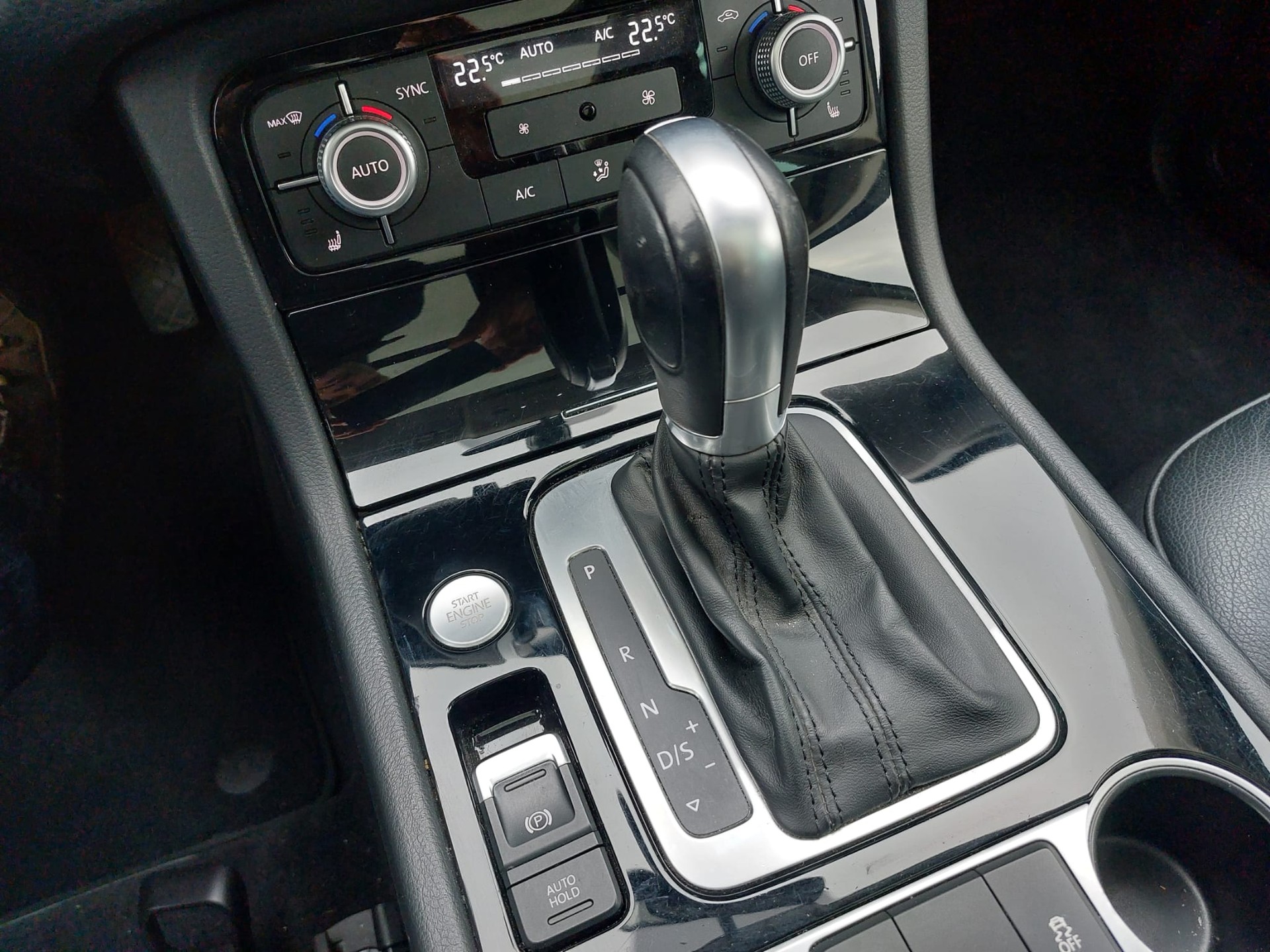 VW Touareg 3.0 TDI 262PS 4x4 mit AHKupplung 3,5to-image-7