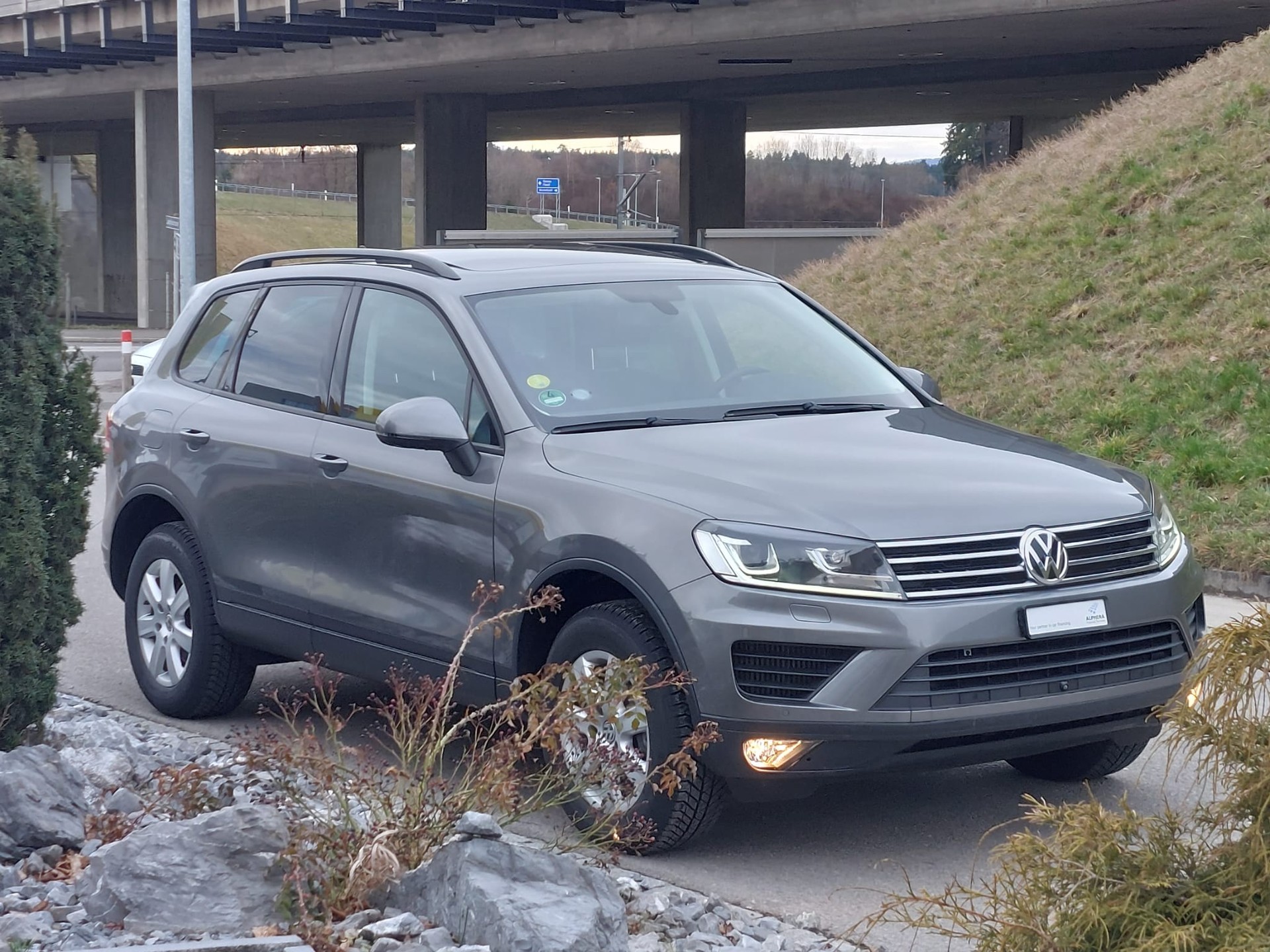 VW Touareg 3.0 TDI 262PS 4x4 mit AHKupplung 3,5to-image-1