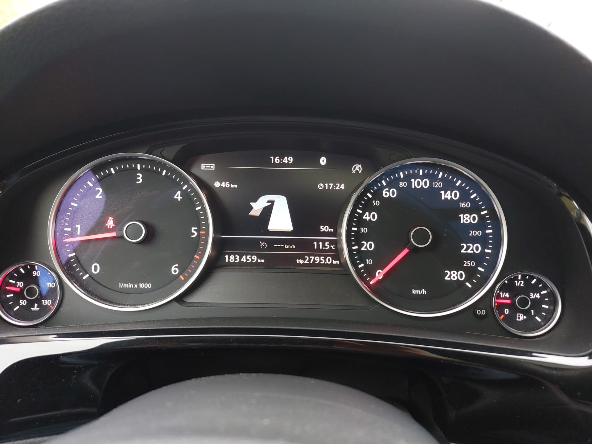 VW Touareg 3.0 TDI 262PS 4x4 mit AHKupplung 3,5to-image-14