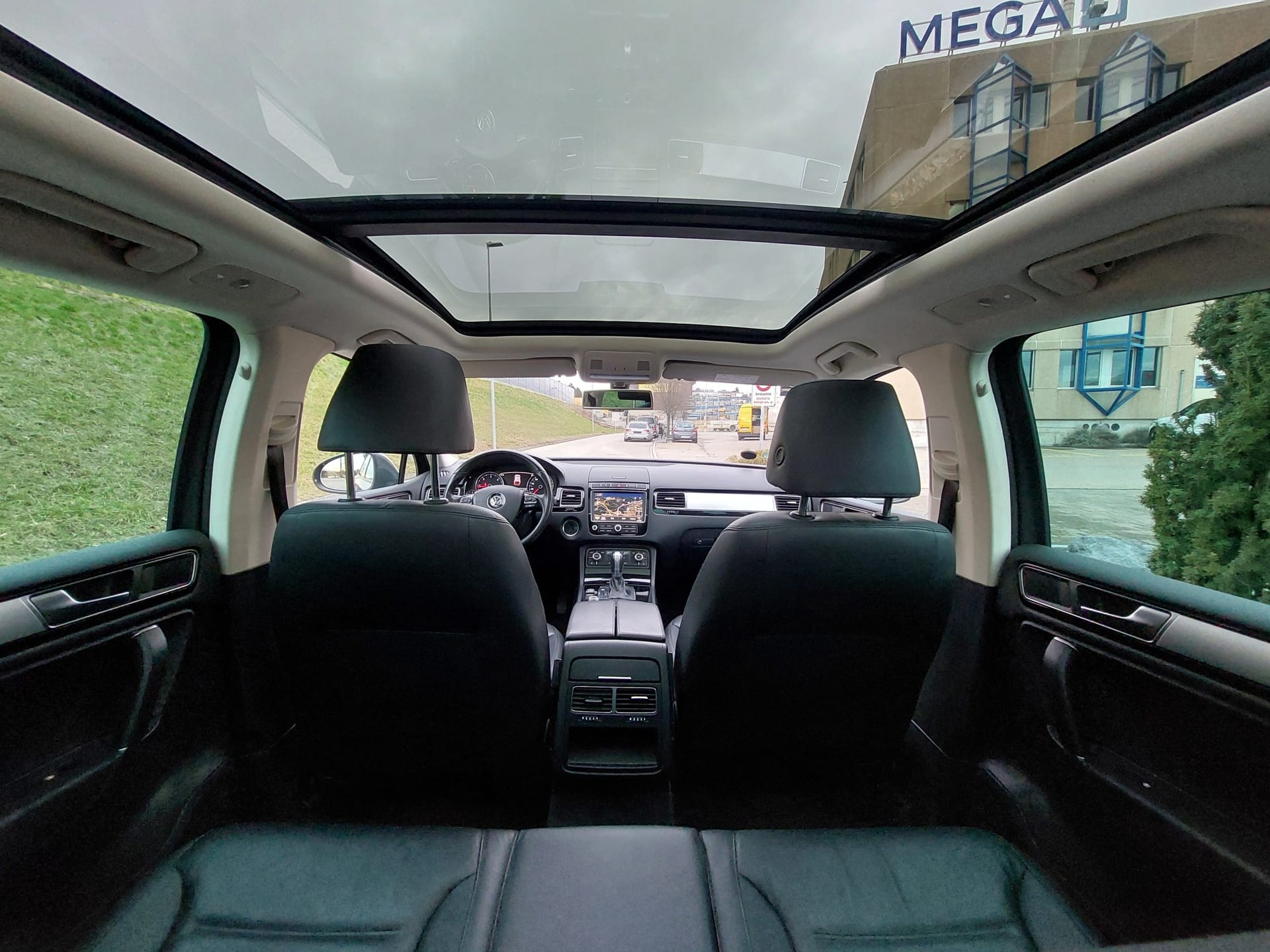VW Touareg 3.0 TDI 262PS 4x4 mit AHKupplung 3,5to-image-9