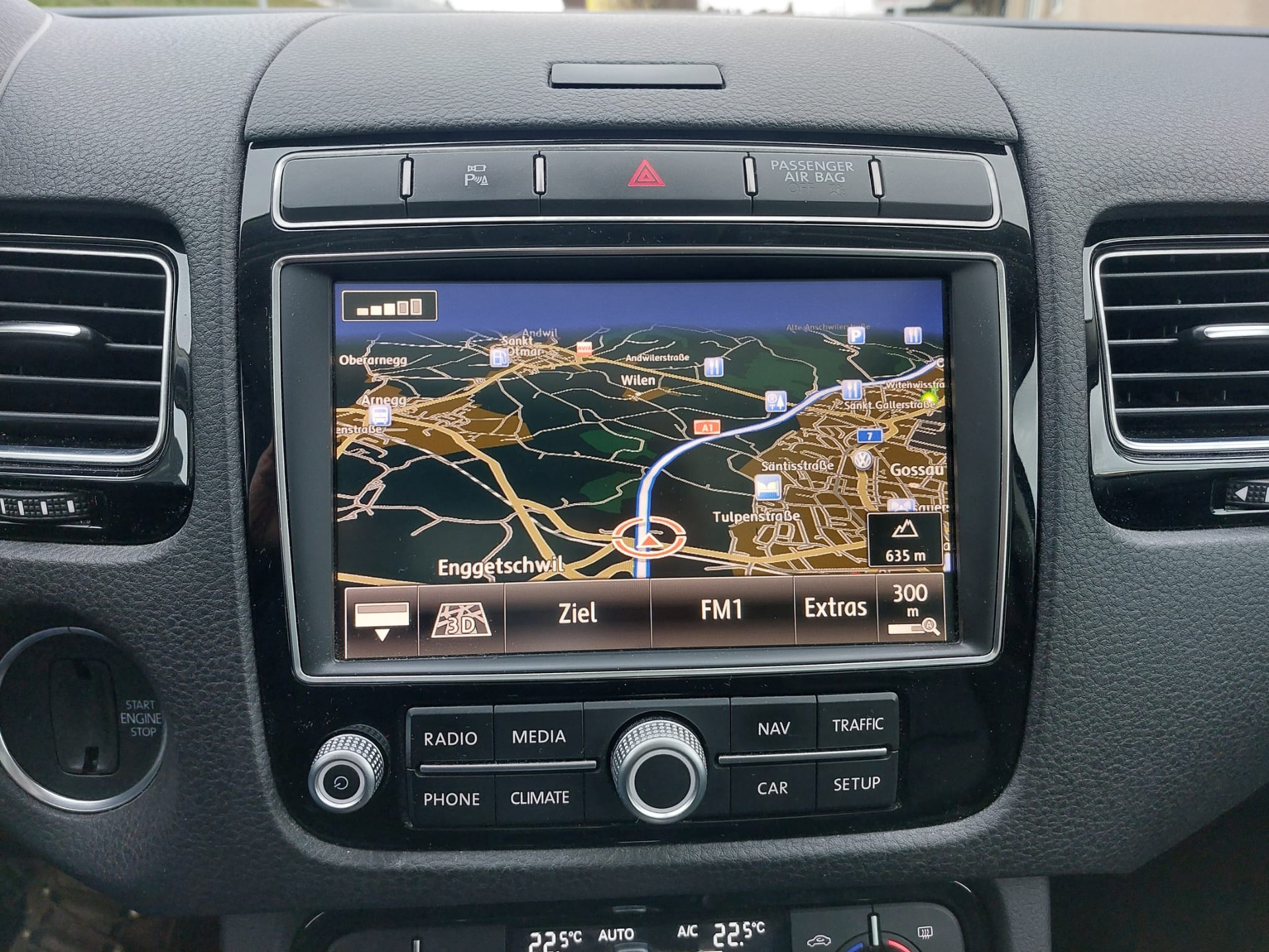 VW Touareg 3.0 TDI 262PS 4x4 mit AHKupplung 3,5to-image-12