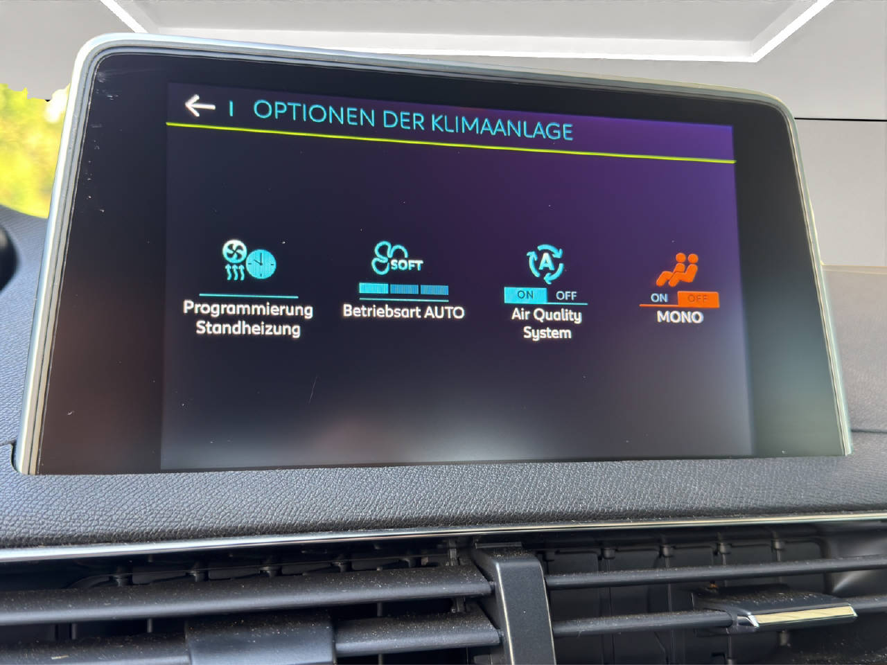 PEUGEOT 3008 1.6 Plug-in Hybrid4 GT Line-image-16