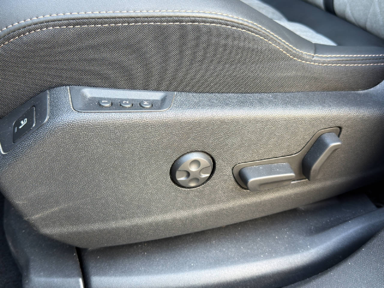 PEUGEOT 3008 1.6 Plug-in Hybrid4 GT Line-image-10