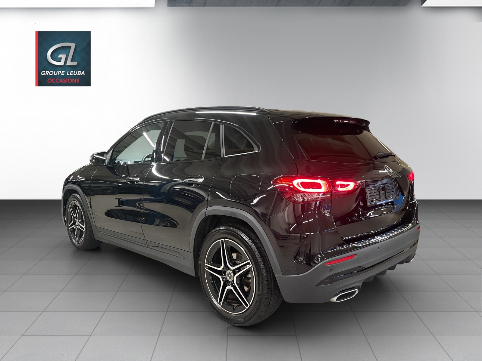MERCEDES-BENZ GLA 200 AMG Line 7G-DCT-image-3