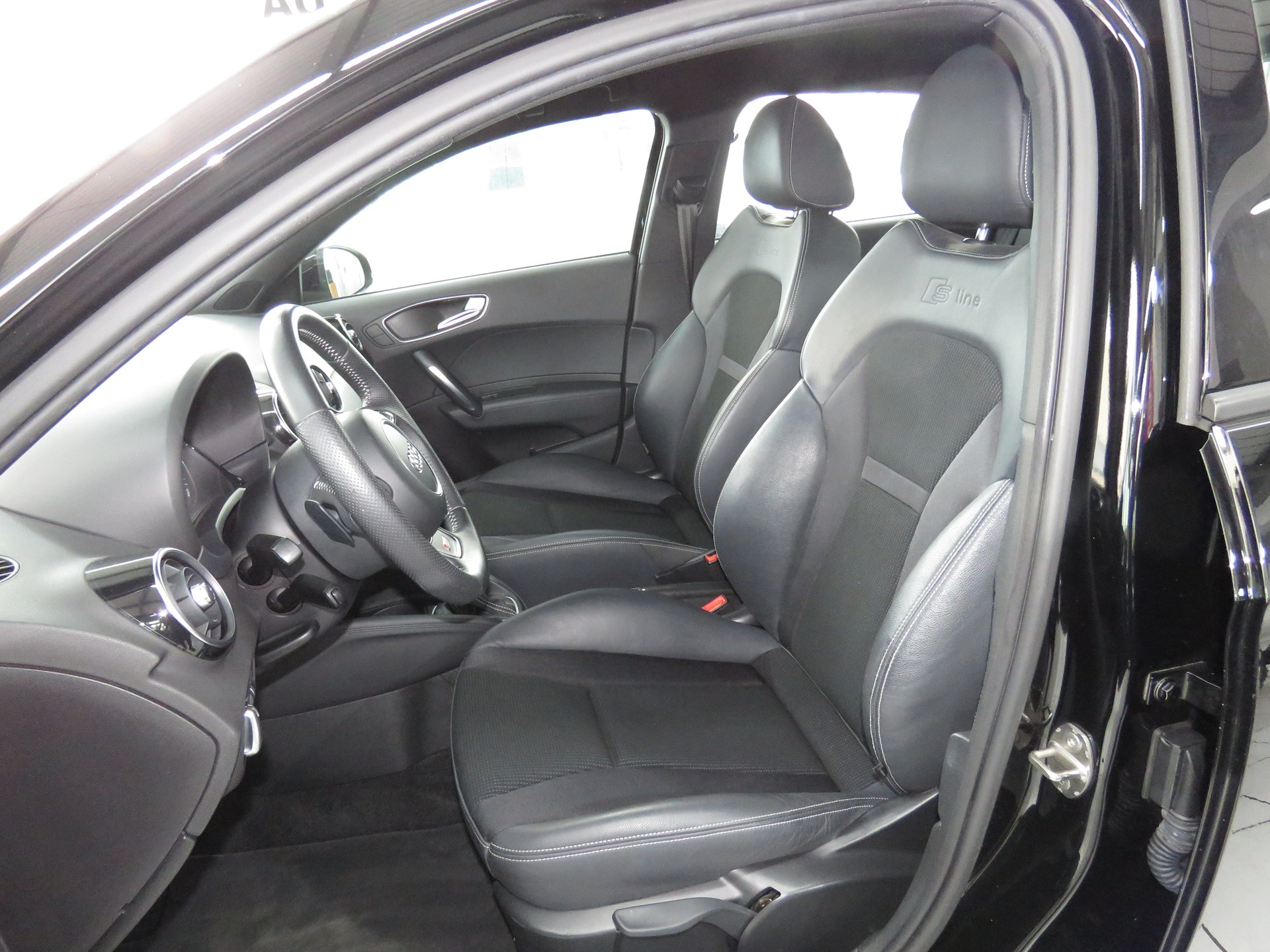 AUDI A1 Sportback Sport 1.4 TFSI S-Line Ambition S-tronic (Automat)-image-8