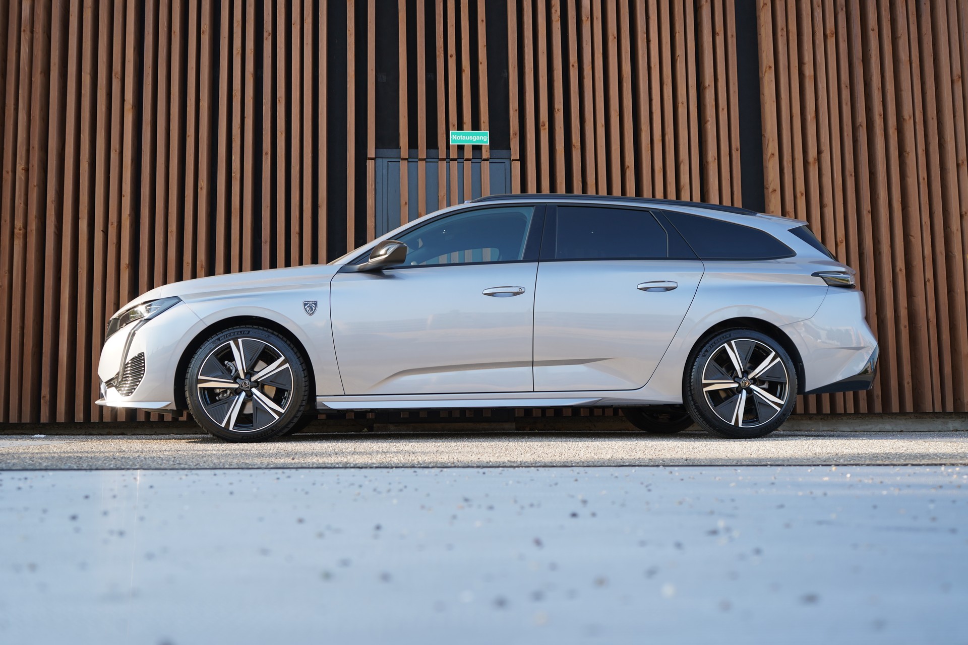PEUGEOT 308 SW 1.2 PURE TECH GT EAT8 l 130 PS-image-5