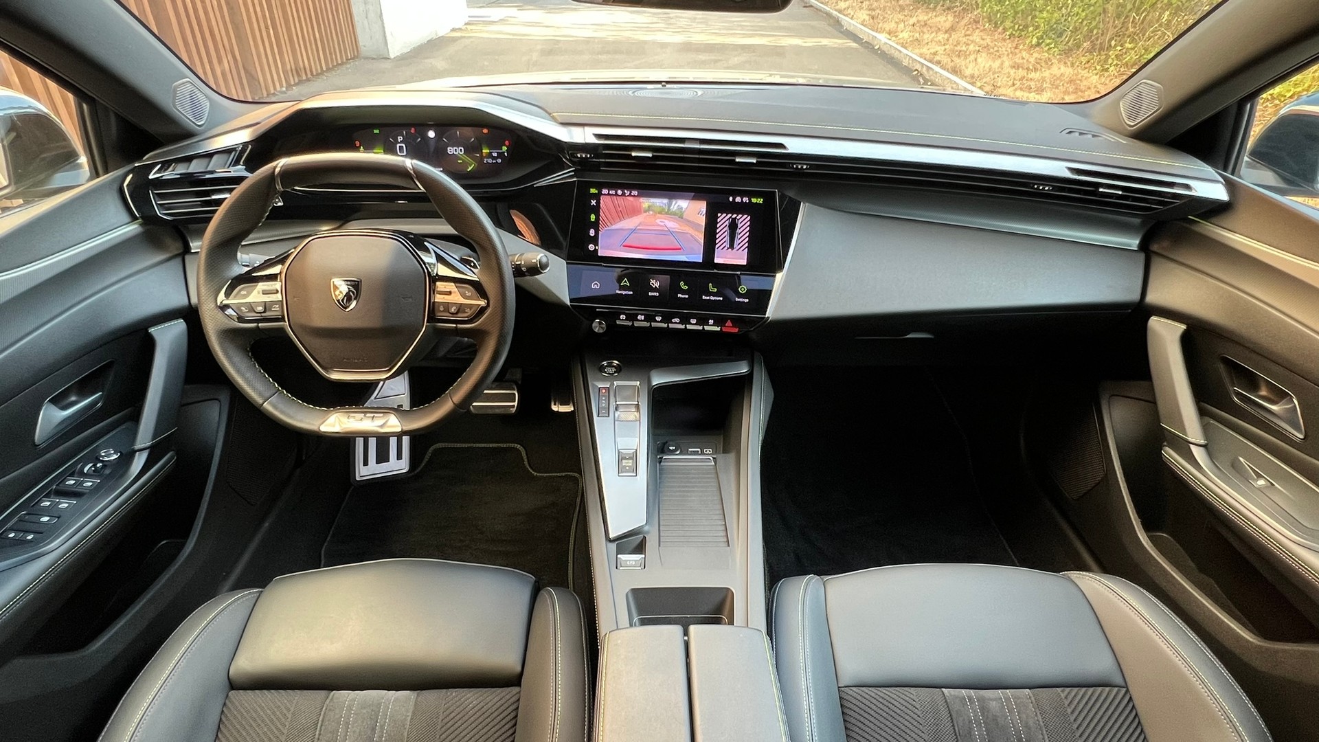 PEUGEOT 308 SW 1.2 PURE TECH GT EAT8 l 130 PS-image-19