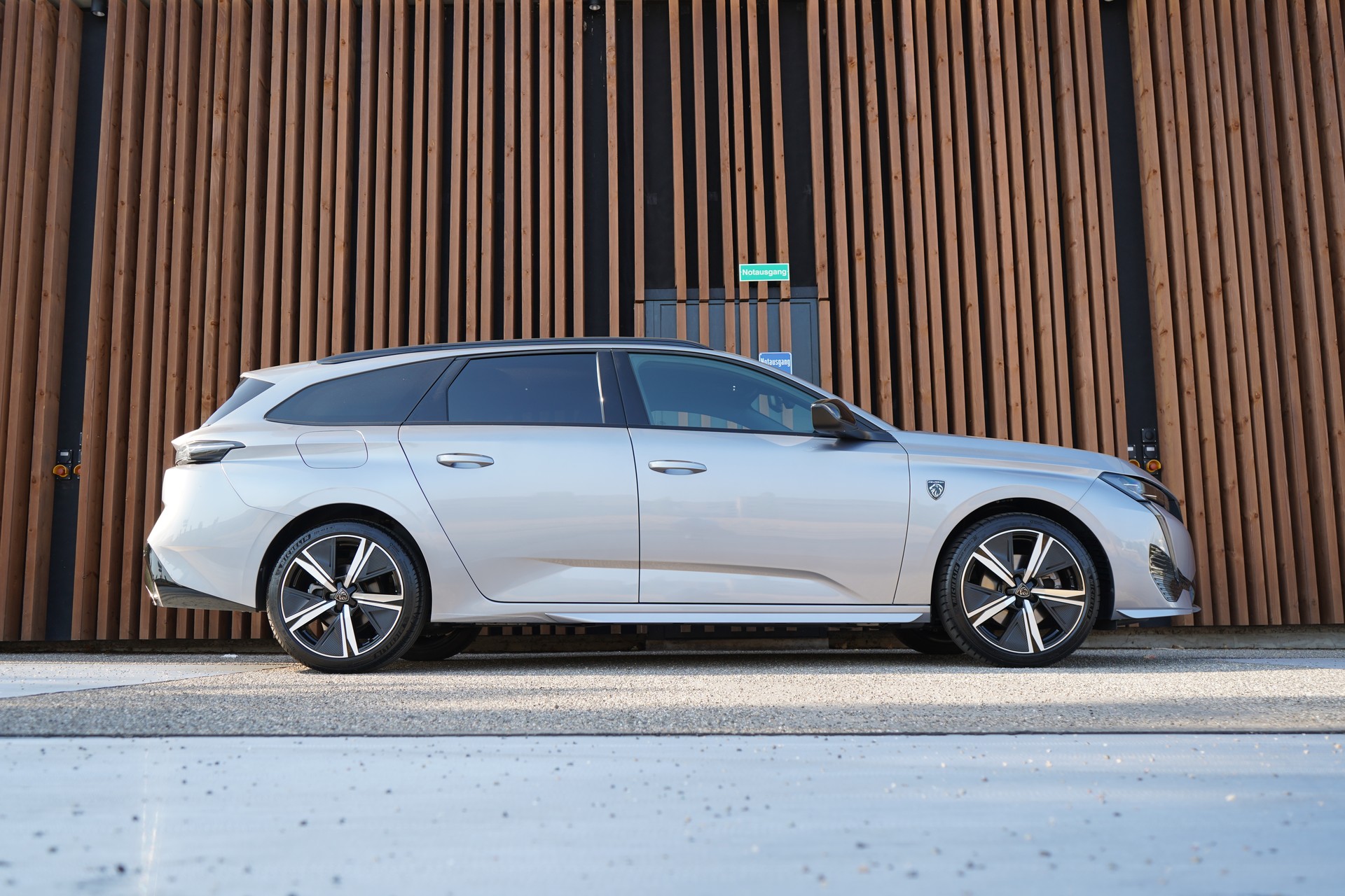 PEUGEOT 308 SW 1.2 PURE TECH GT EAT8 l 130 PS-image-0