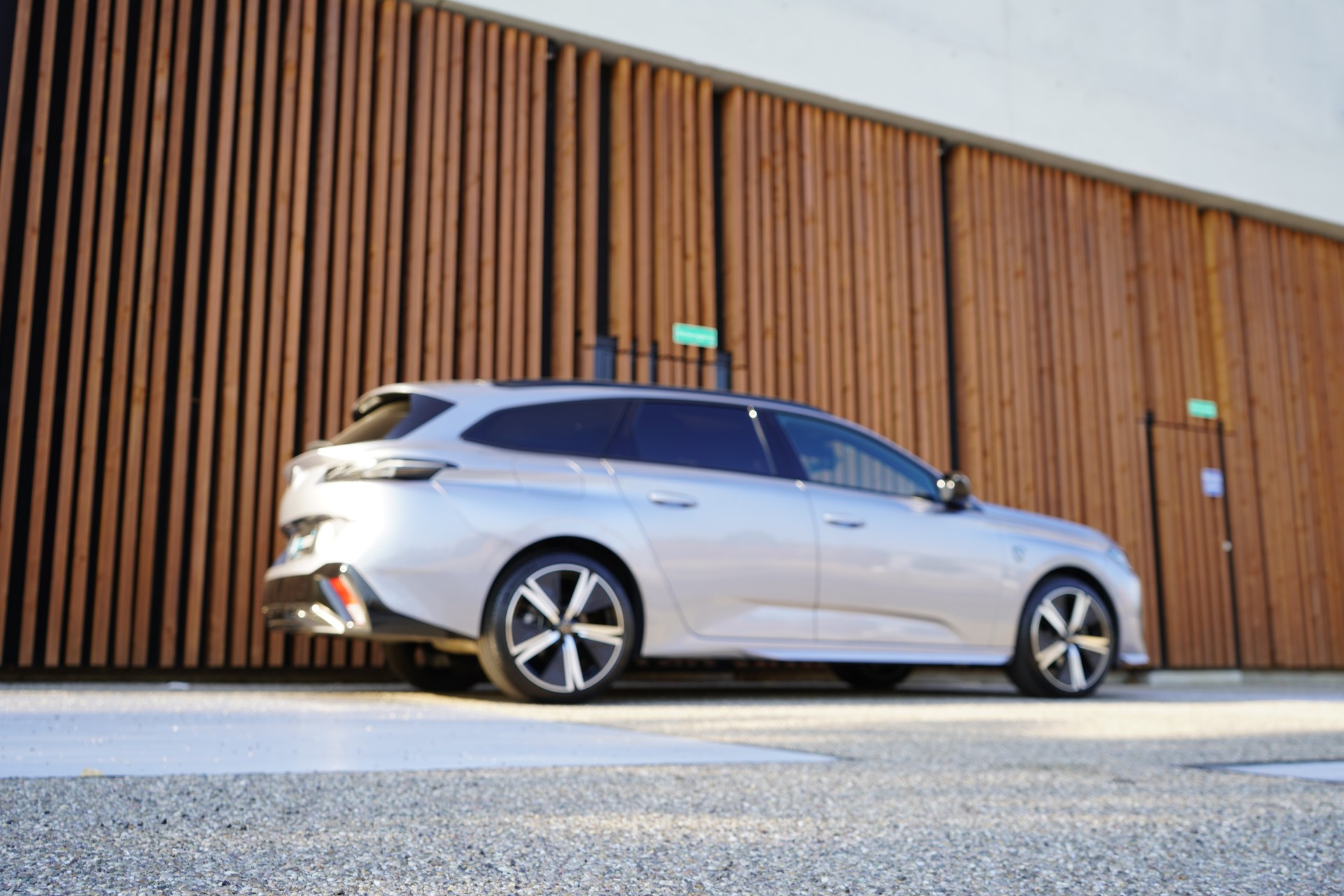 PEUGEOT 308 SW 1.2 PURE TECH GT EAT8 l 130 PS-image-8