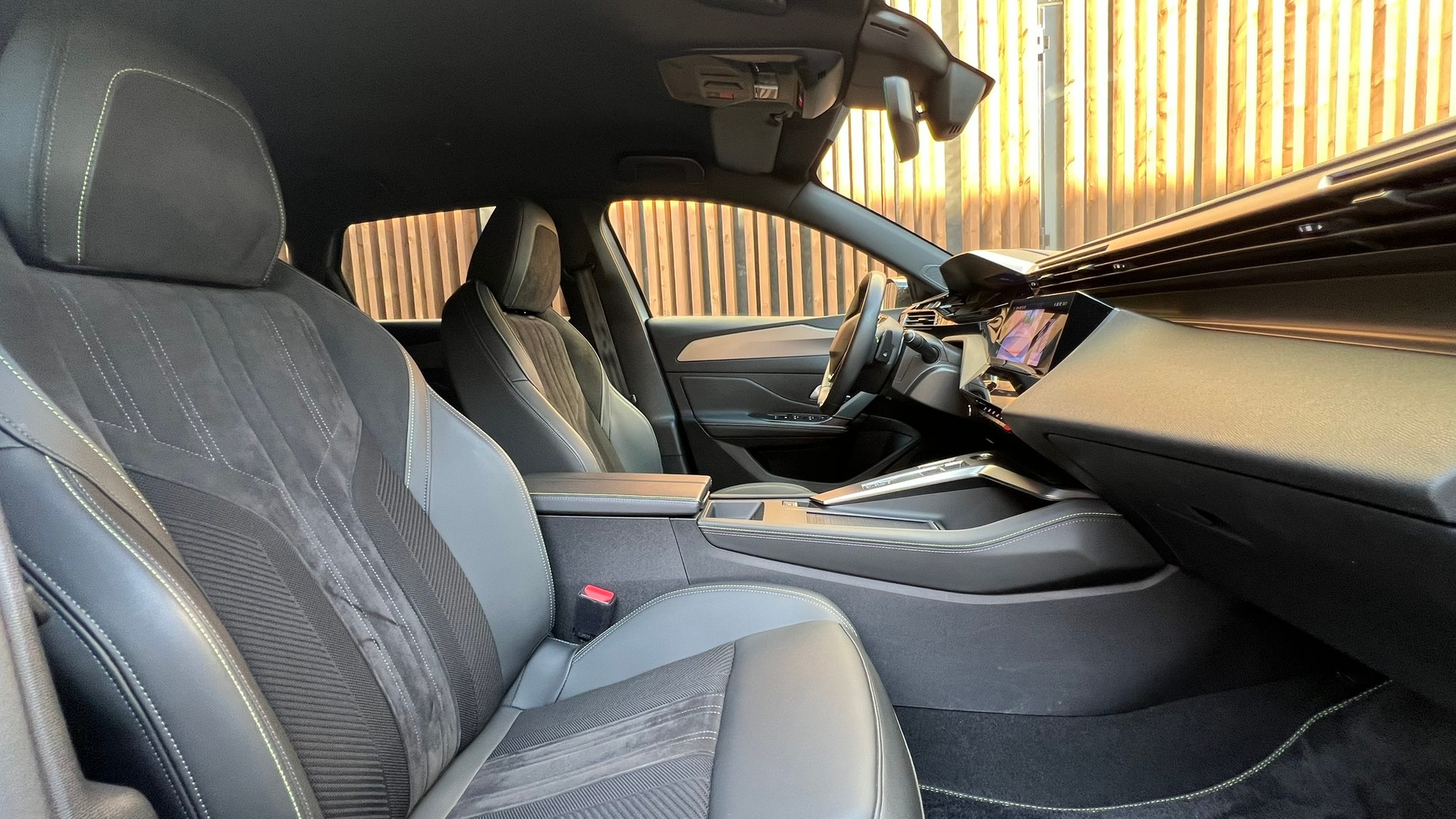 PEUGEOT 308 SW 1.2 PURE TECH GT EAT8 l 130 PS-image-25