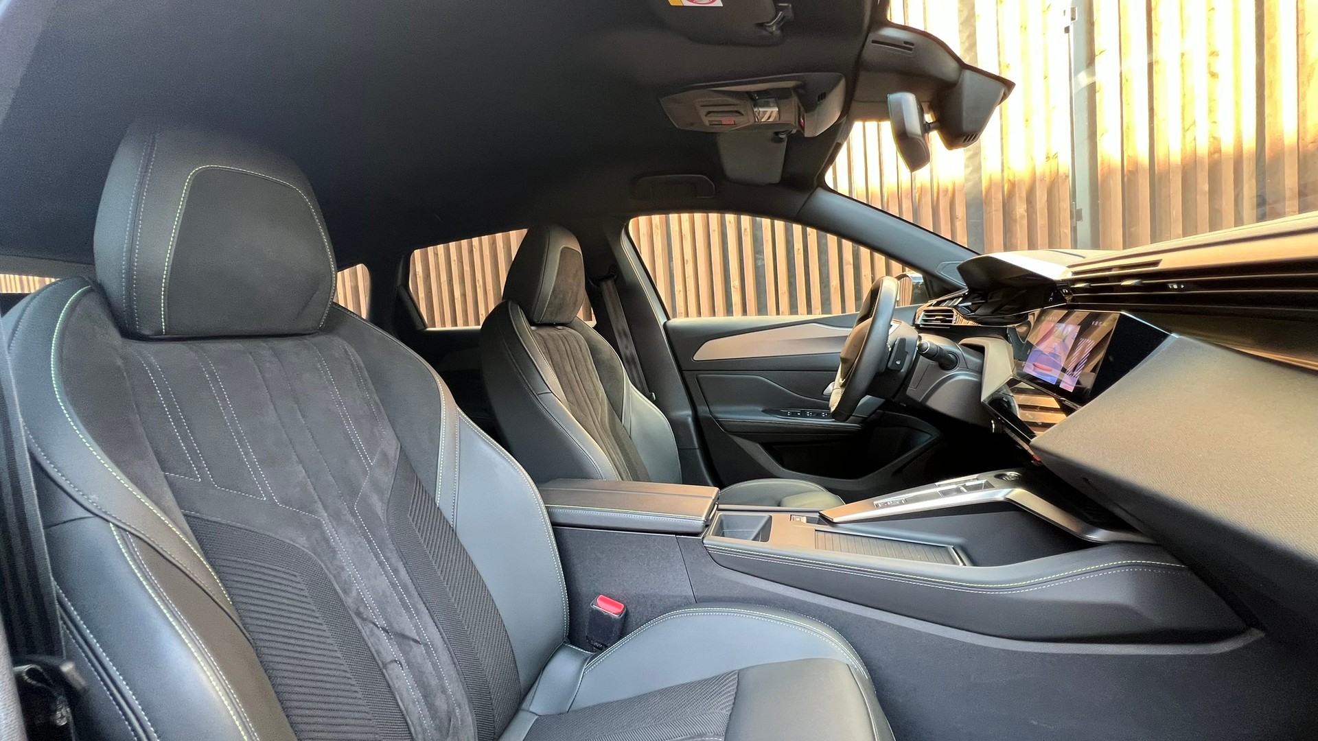 PEUGEOT 308 SW 1.2 PURE TECH GT EAT8 l 130 PS-image-23