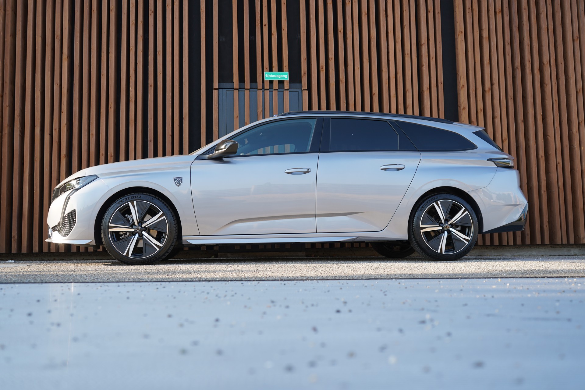 PEUGEOT 308 SW 1.2 PURE TECH GT EAT8 l 130 PS-image-2