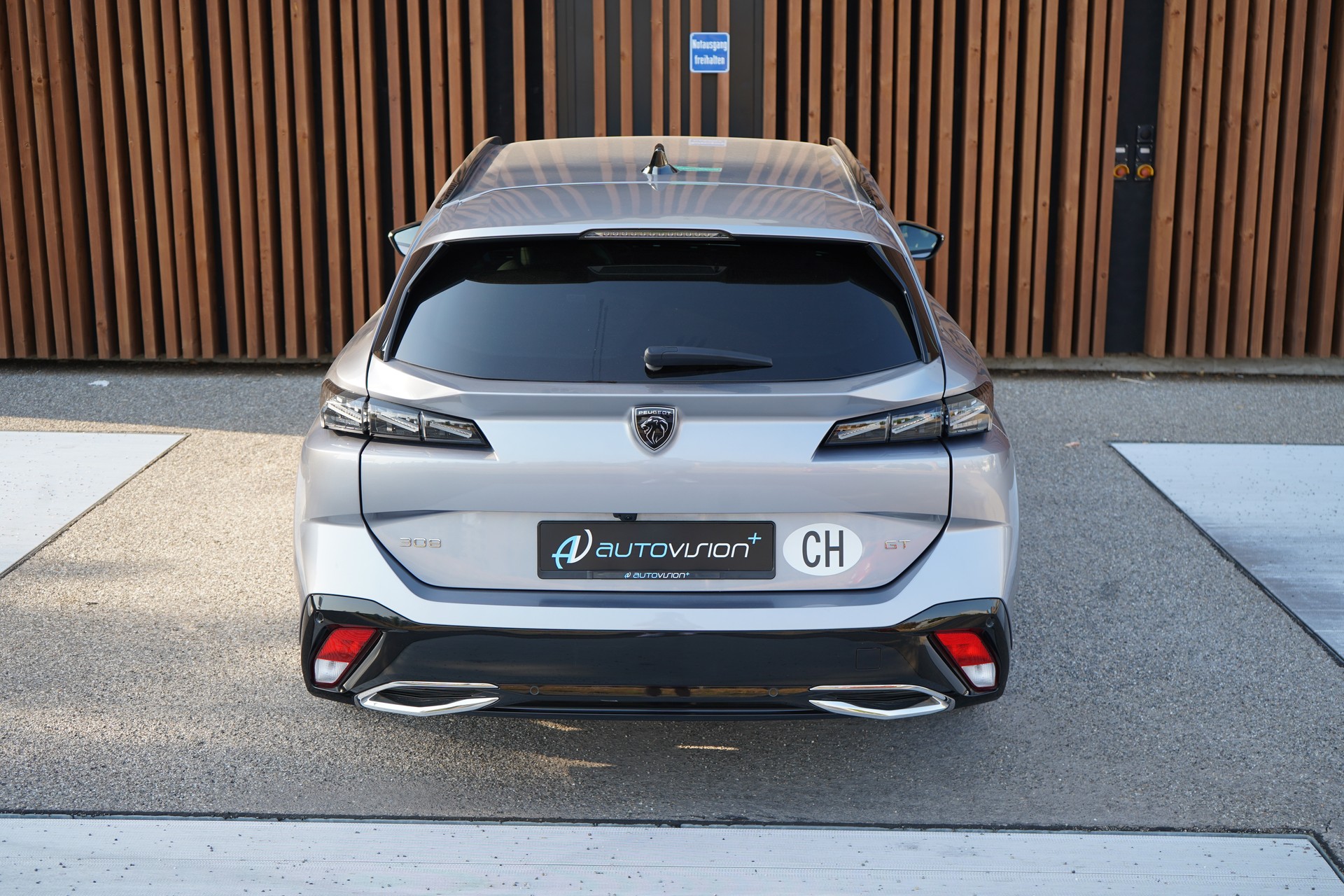 PEUGEOT 308 SW 1.2 PURE TECH GT EAT8 l 130 PS-image-17