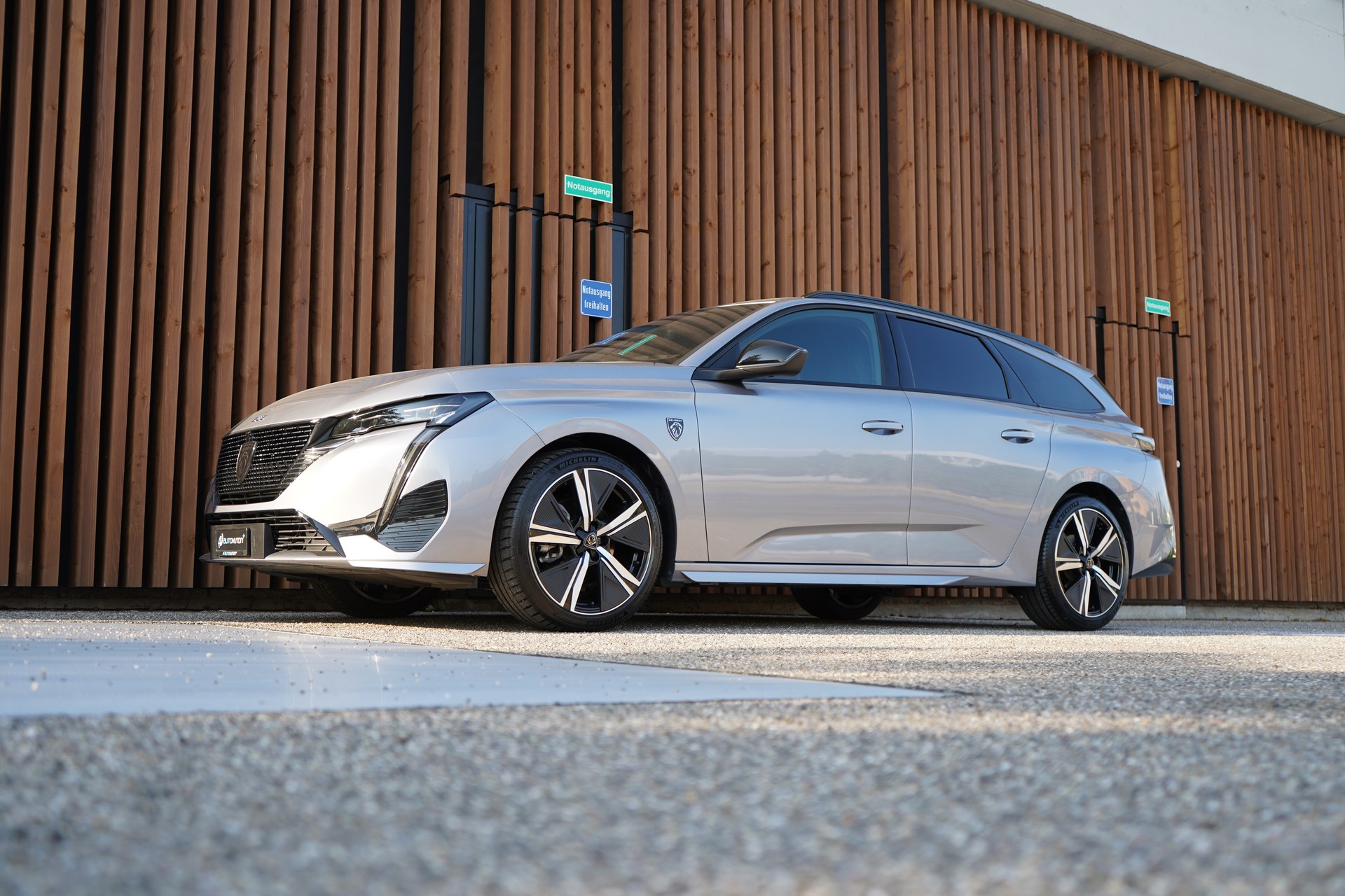 PEUGEOT 308 SW 1.2 PURE TECH GT EAT8 l 130 PS-image-11