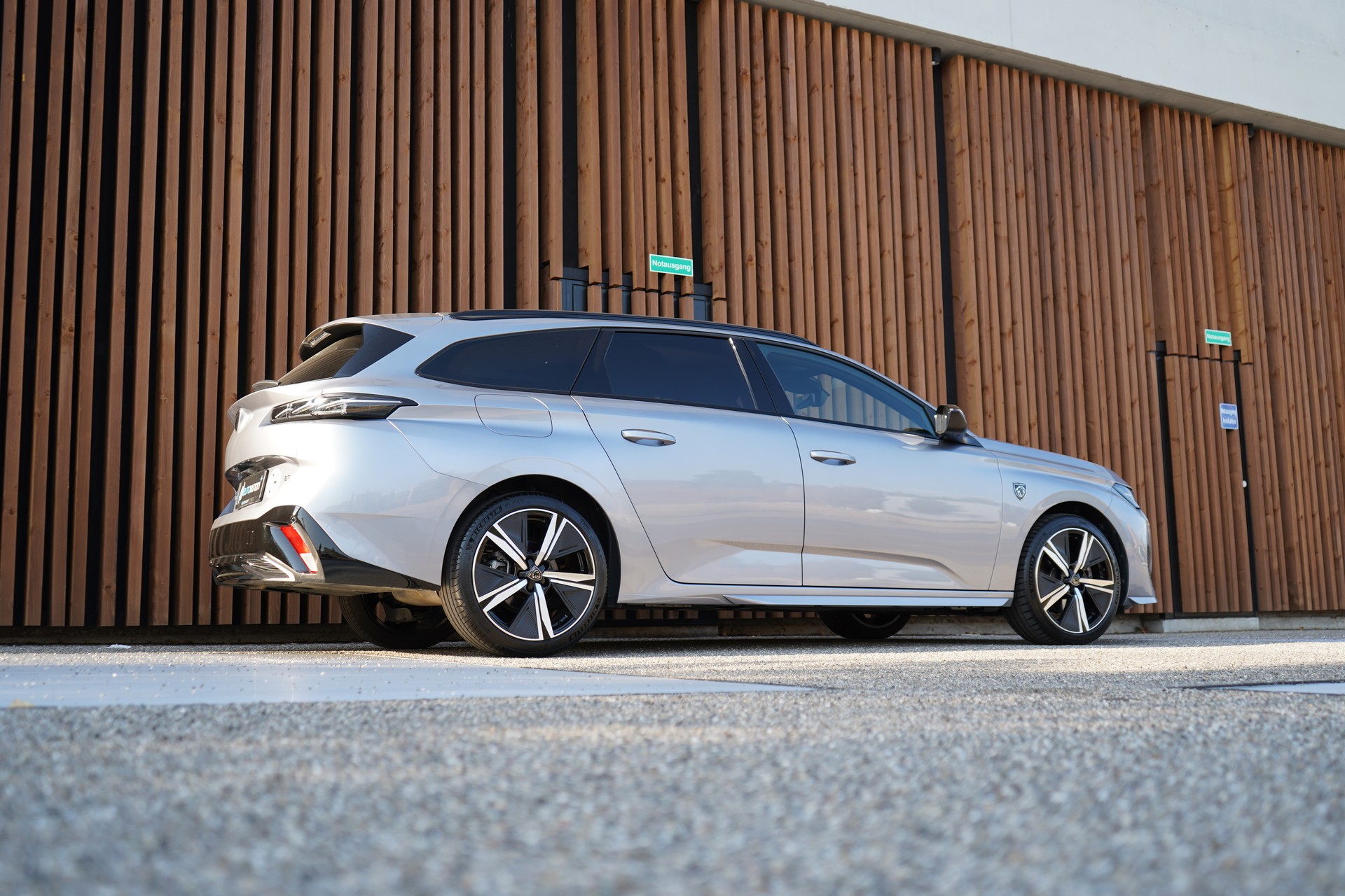 PEUGEOT 308 SW 1.2 PURE TECH GT EAT8 l 130 PS-image-6