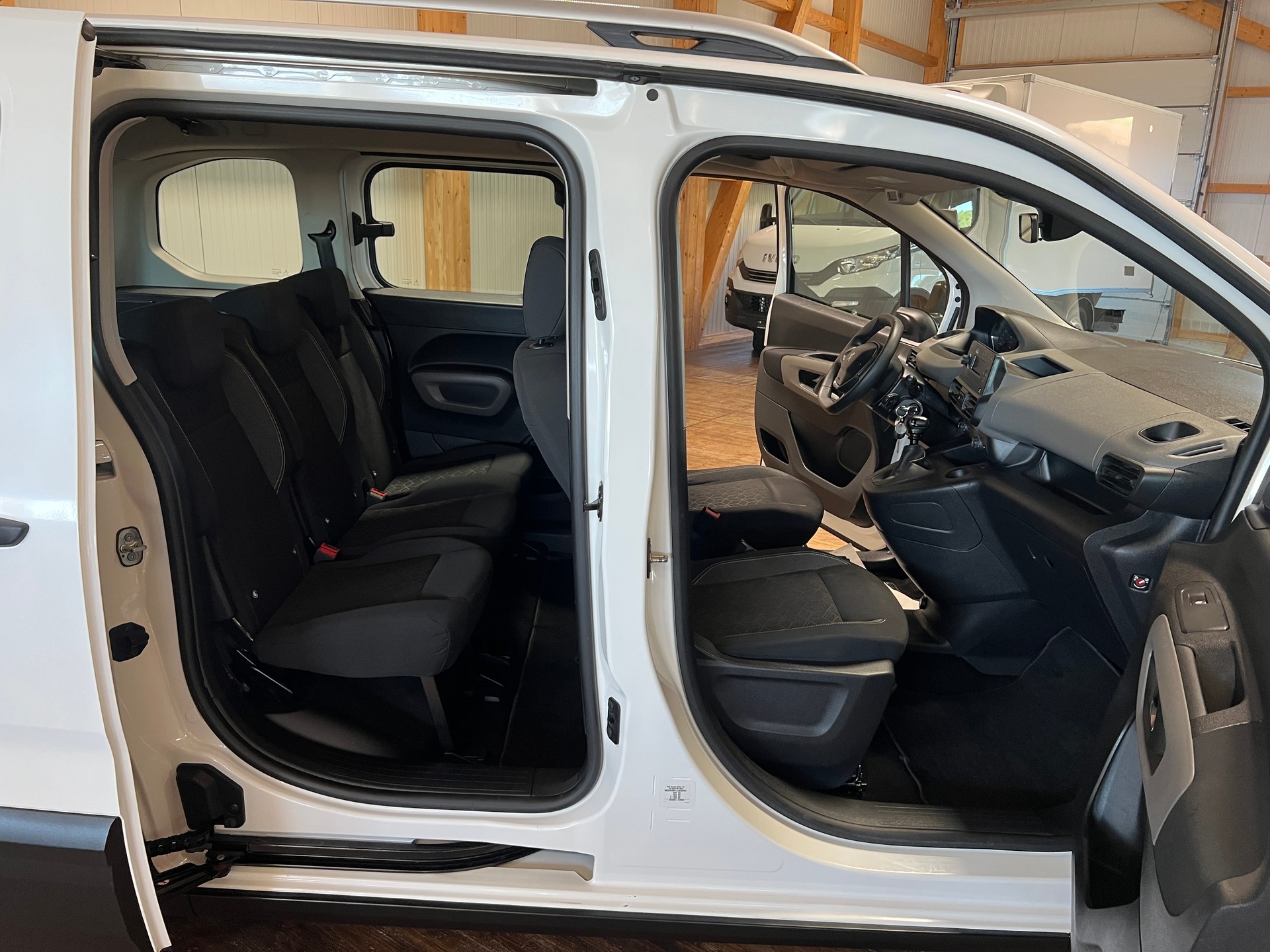 PEUGEOT Rifter 1.2 PureTech Active-image-13