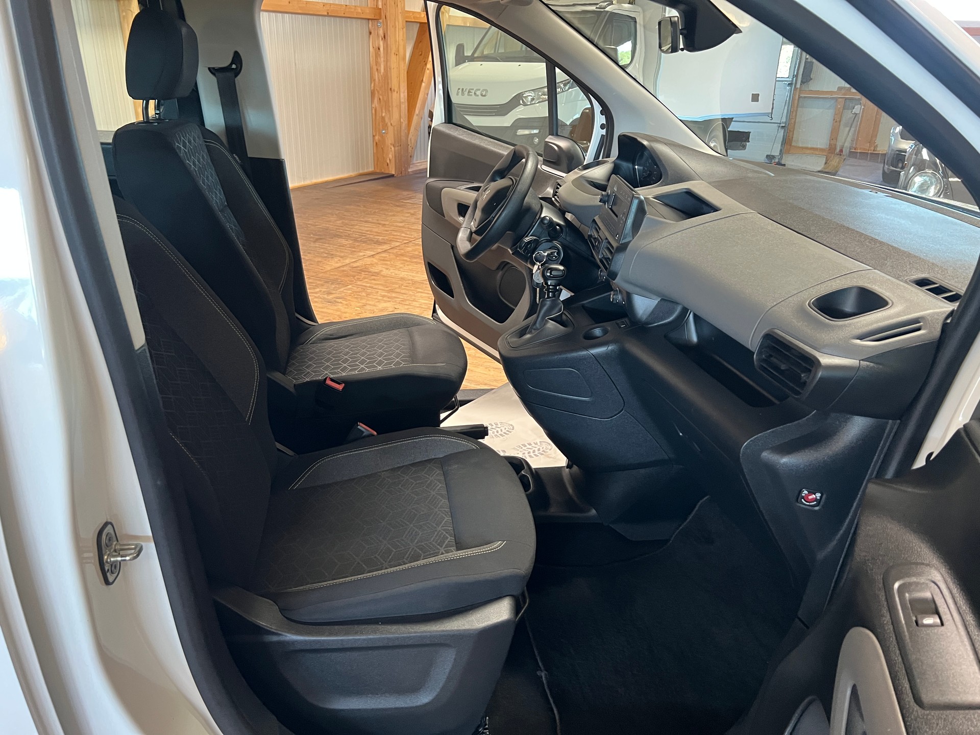 PEUGEOT Rifter 1.2 PureTech Active-image-11