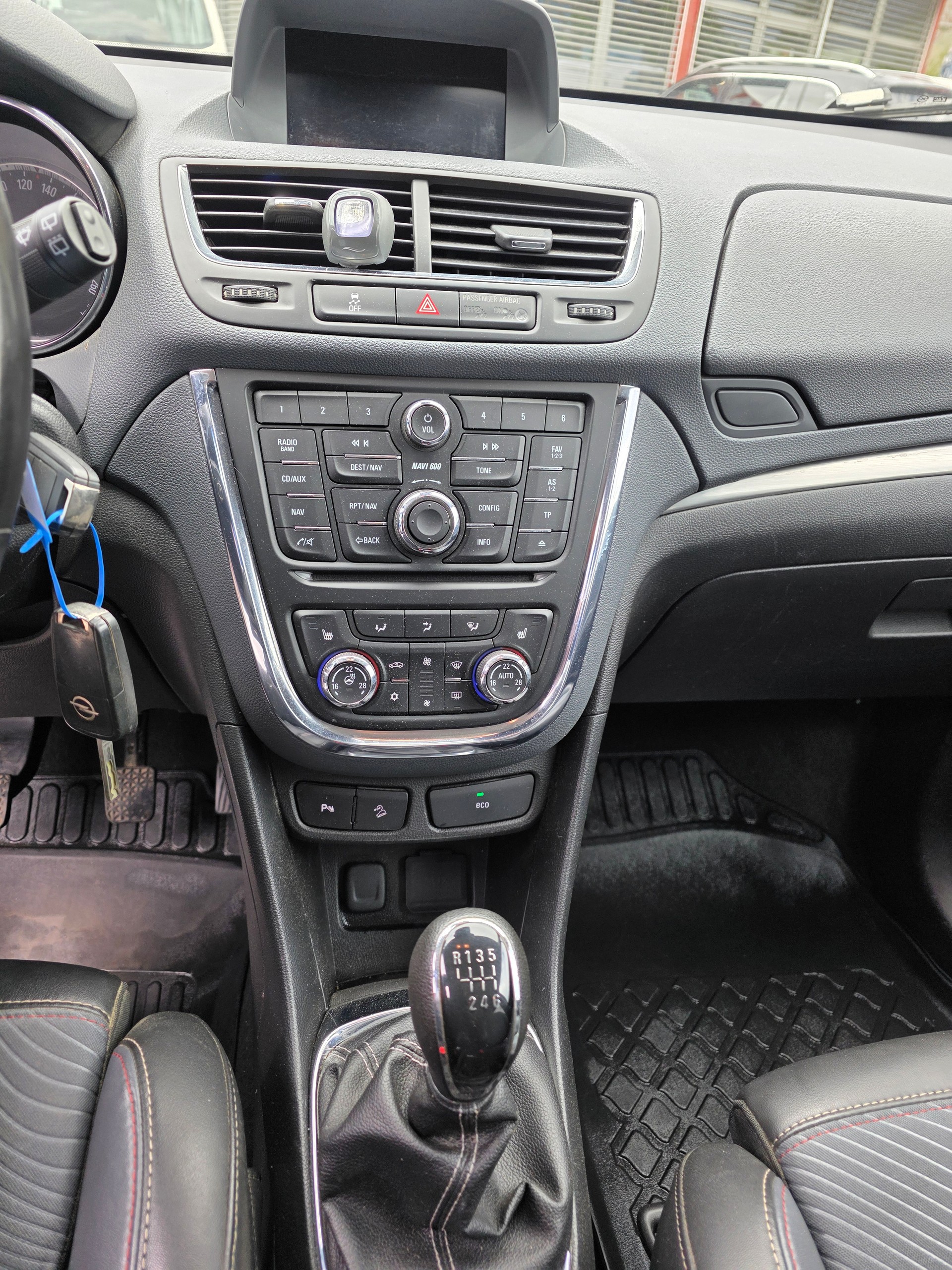 OPEL Mokka 1.4i 16V Turbo Cosmo 4WD-image-11