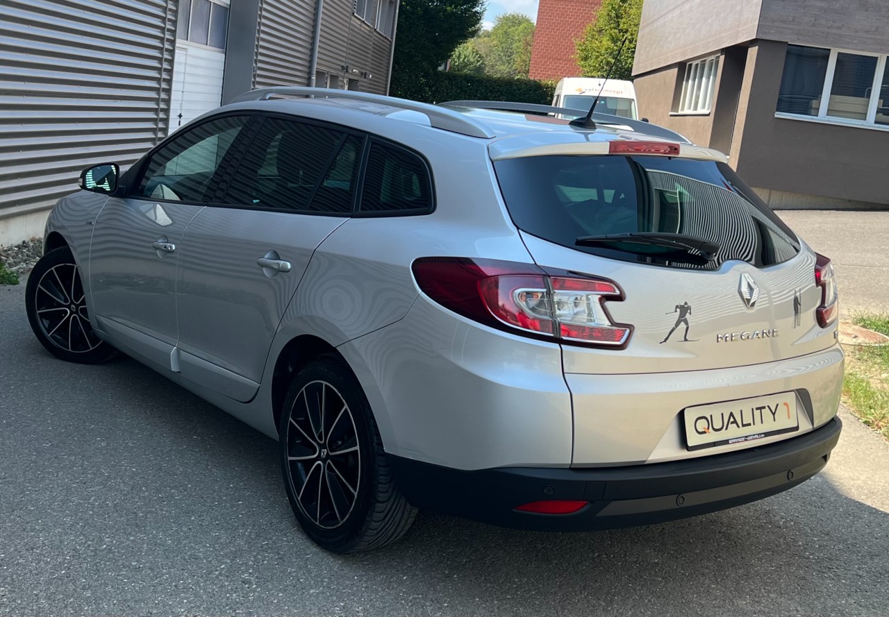 RENAULT Mégane Grandtour 1.4 16V Turbo Bose-image-3
