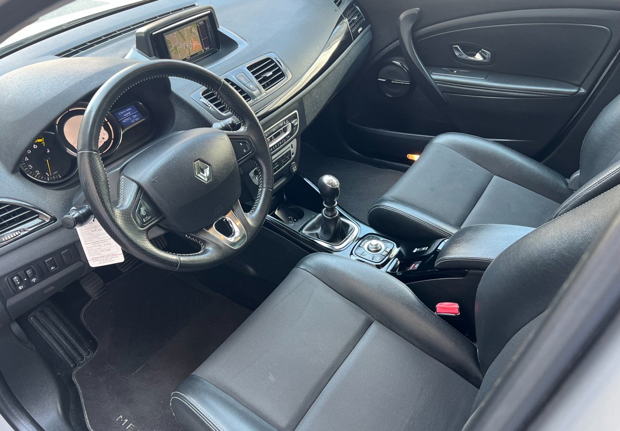 RENAULT Mégane Grandtour 1.4 16V Turbo Bose-image-6