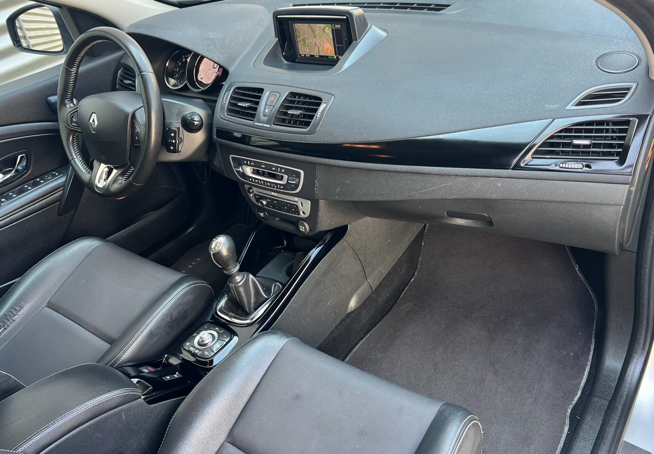 RENAULT Mégane Grandtour 1.4 16V Turbo Bose-image-7