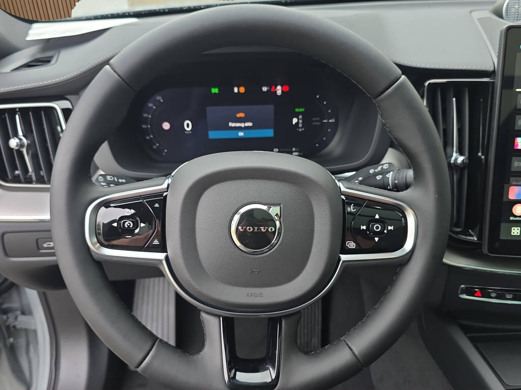 VOLVO XC60 2.0 T8 TE Black Edition eAWD-image-16