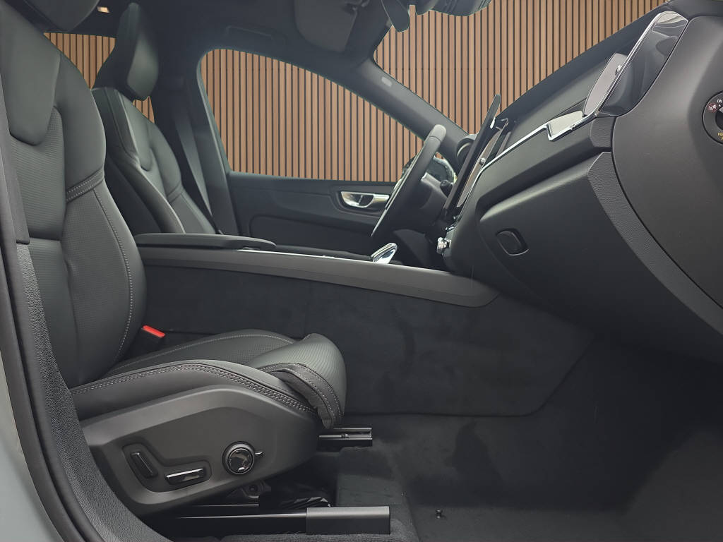 VOLVO XC60 2.0 T8 TE Black Edition eAWD-image-13