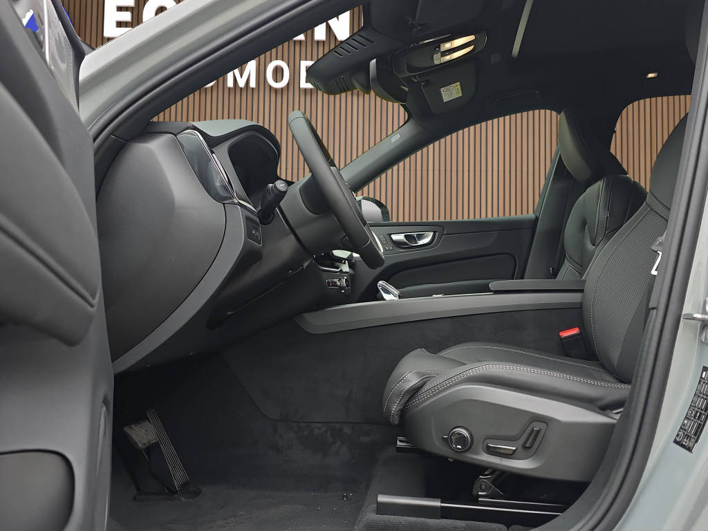 VOLVO XC60 2.0 T8 TE Black Edition eAWD-image-10