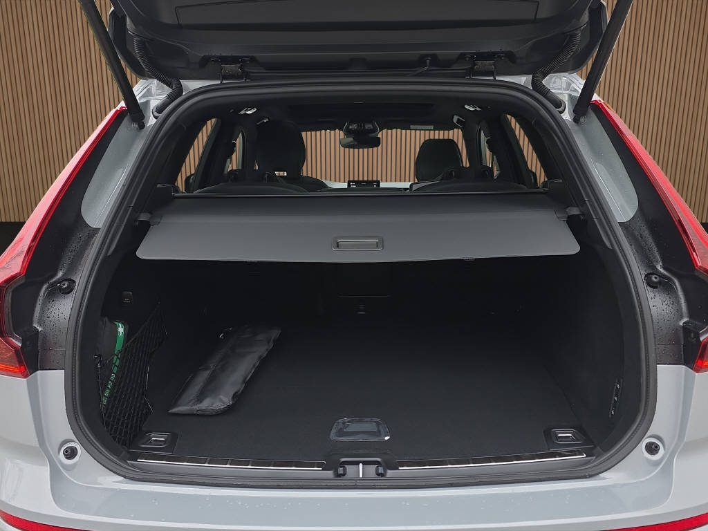VOLVO XC60 2.0 T8 TE Black Edition eAWD-image-14