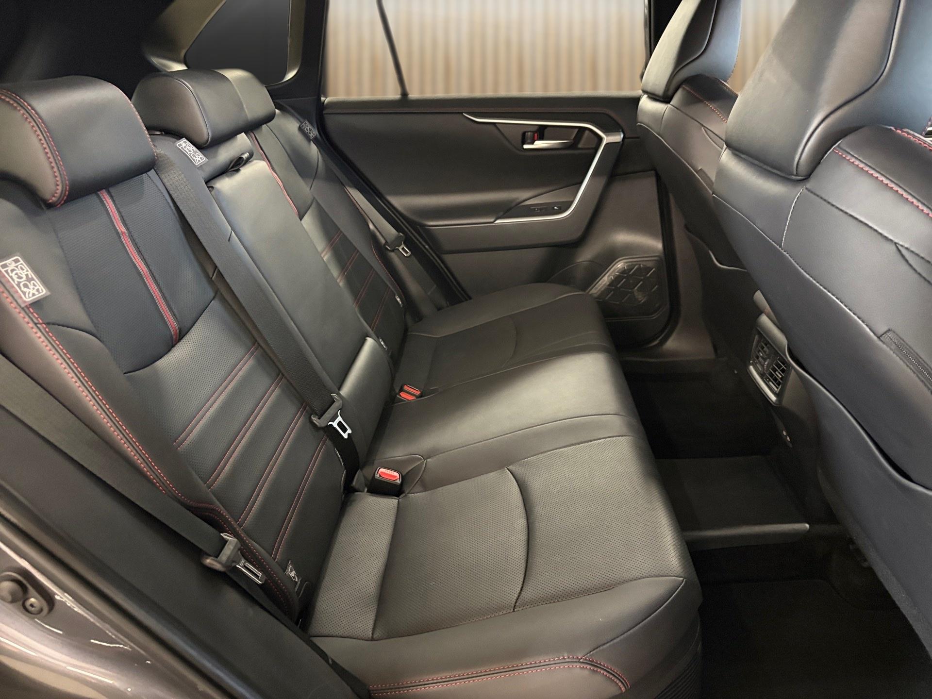 TOYOTA RAV-4 2.5 PHEV Platinum e-CVT 4WD-image-13