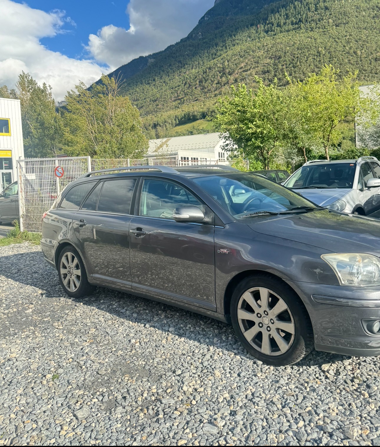 TOYOTA Avensis 2.2D-CAT Linea Sol Premium-image-1