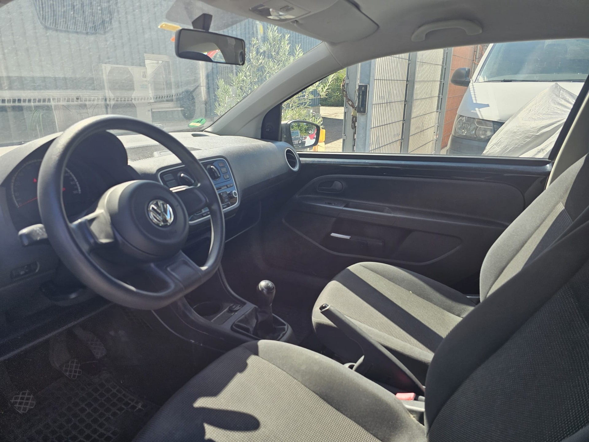 VW Up 1.0 black up-image-5