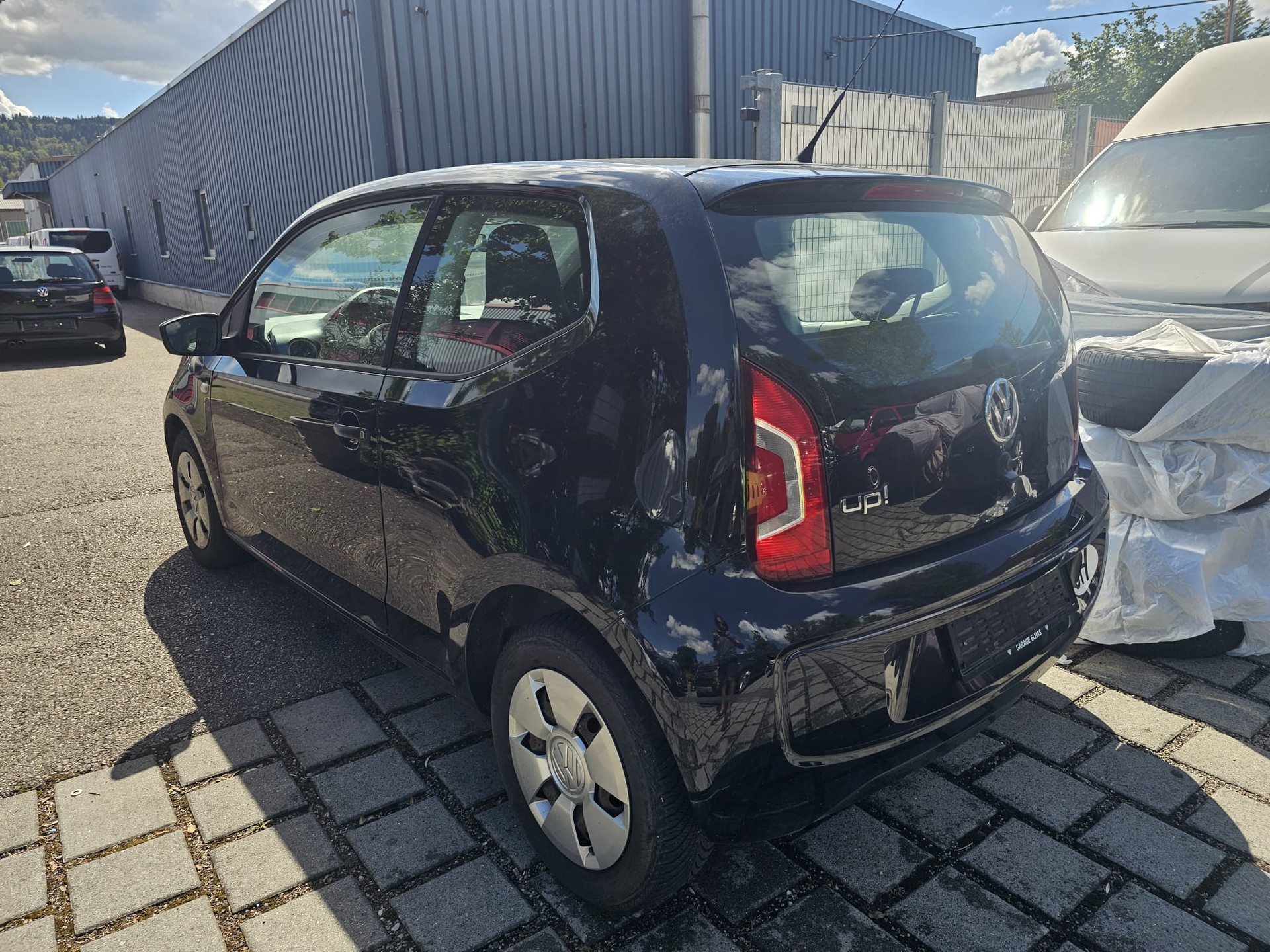 VW Up 1.0 black up-image-4