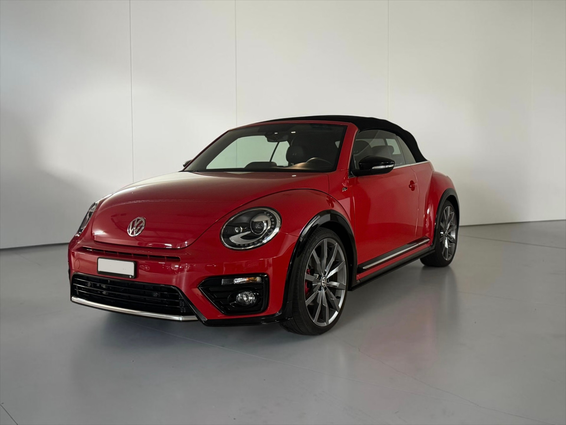 VW Beetle Cabriolet 2.0 TSI BMT R-Line DSG-image-1