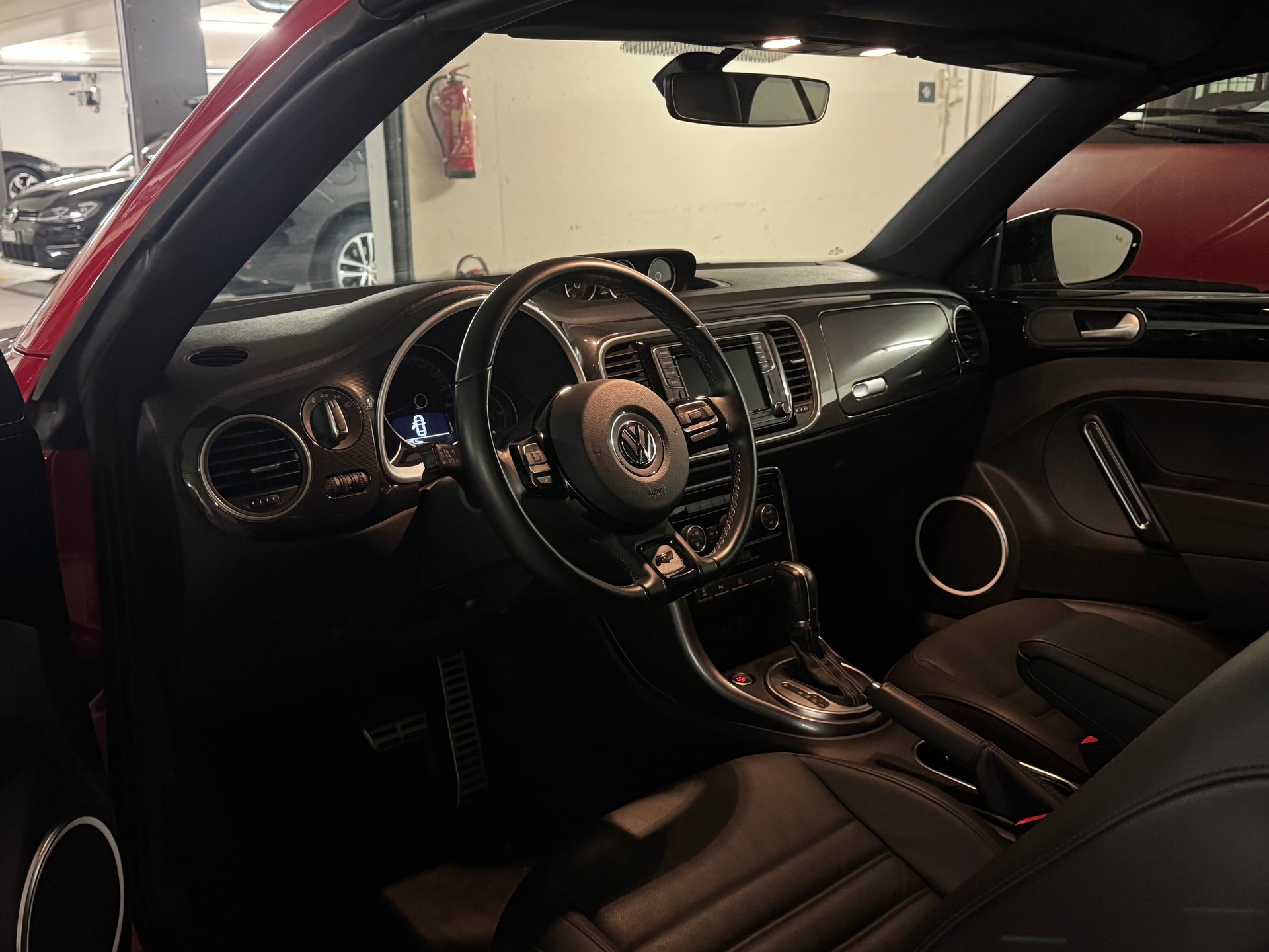 VW Beetle Cabriolet 2.0 TSI BMT R-Line DSG-image-9