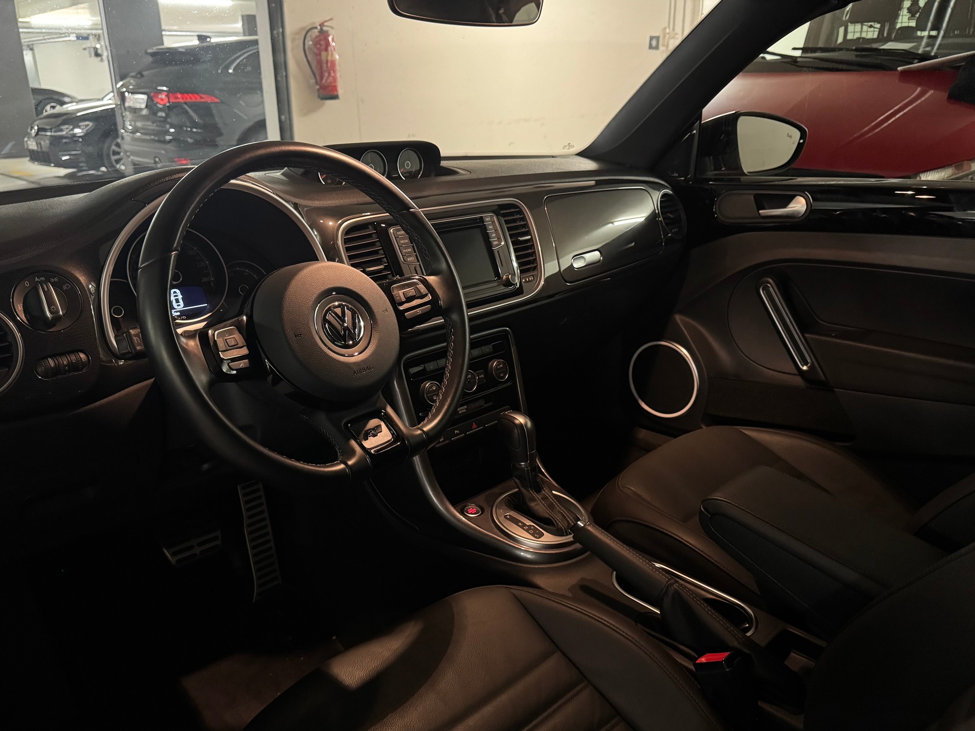 VW Beetle Cabriolet 2.0 TSI BMT R-Line DSG-image-10