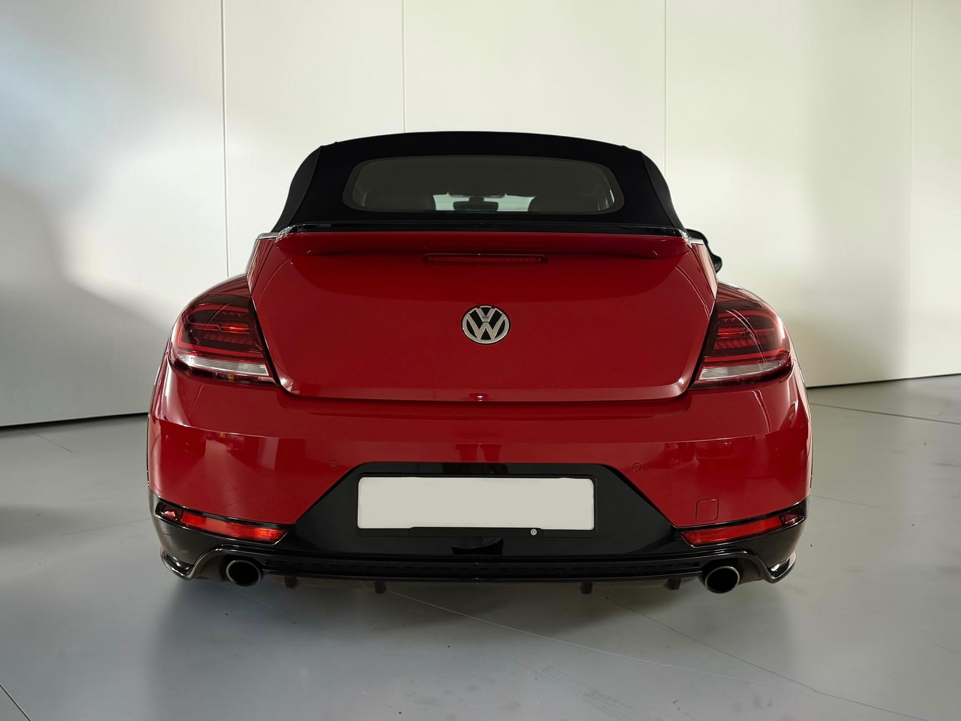 VW Beetle Cabriolet 2.0 TSI BMT R-Line DSG-image-7
