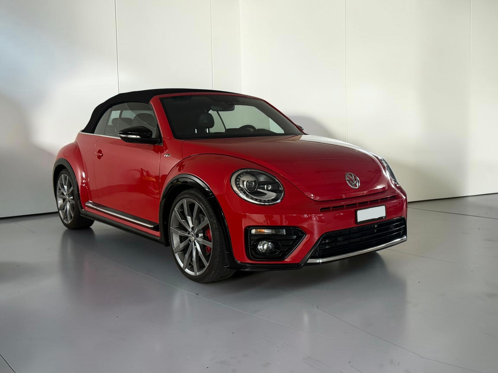 VW Beetle Cabriolet 2.0 TSI BMT R-Line DSG-image-0