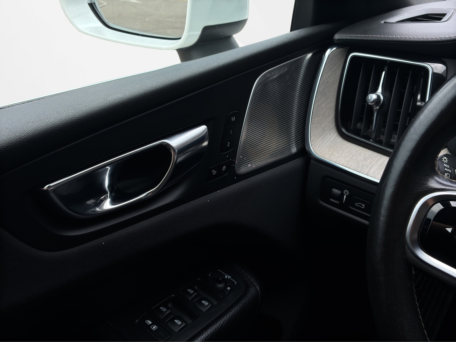 VOLVO XC60 2.0 T8 TE Inscription eAWD-image-16