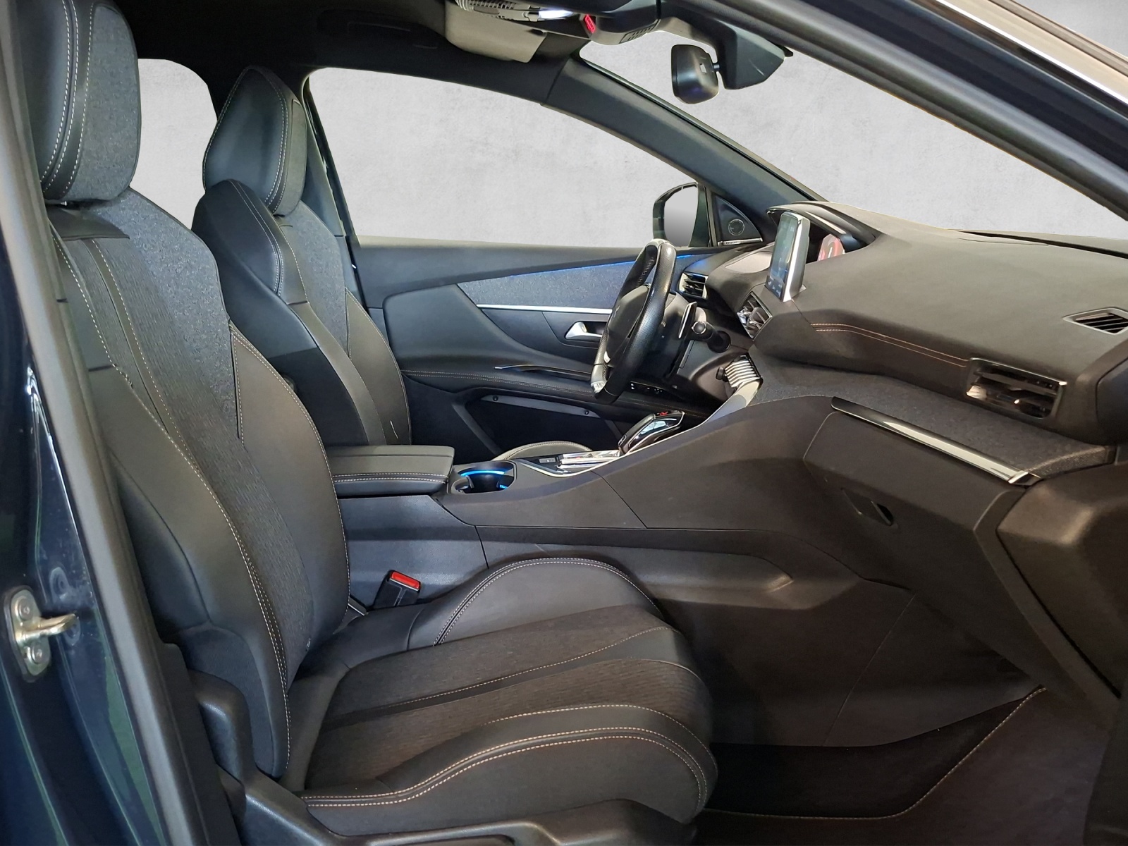 PEUGEOT 3008 1.5 BlueHDi GT Line-image-11
