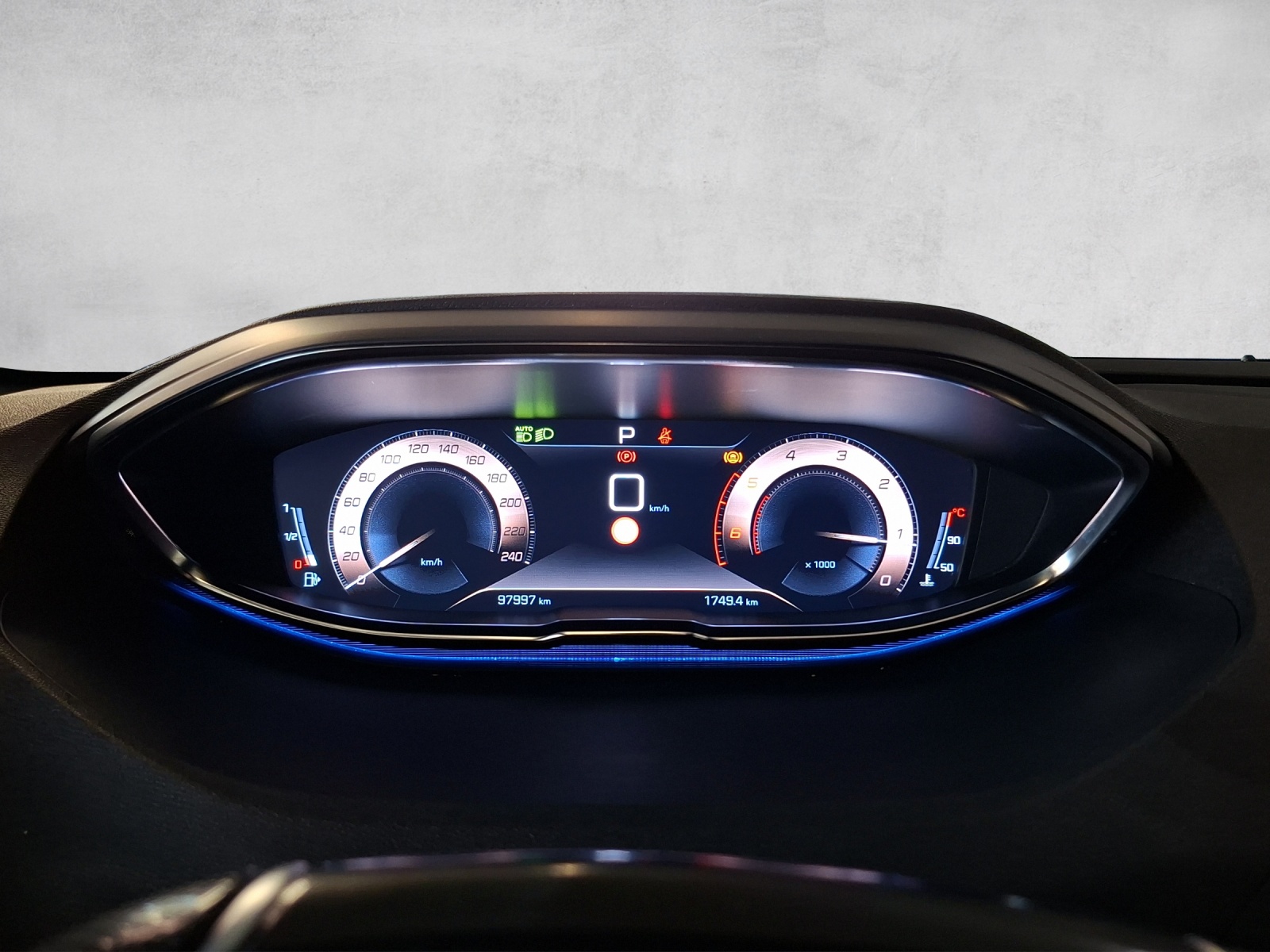 PEUGEOT 3008 1.5 BlueHDi GT Line-image-9