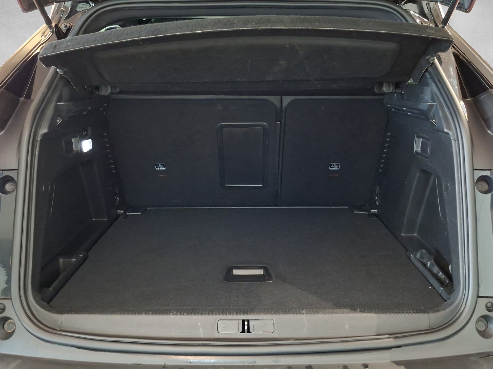 PEUGEOT 3008 1.5 BlueHDi GT Line-image-14