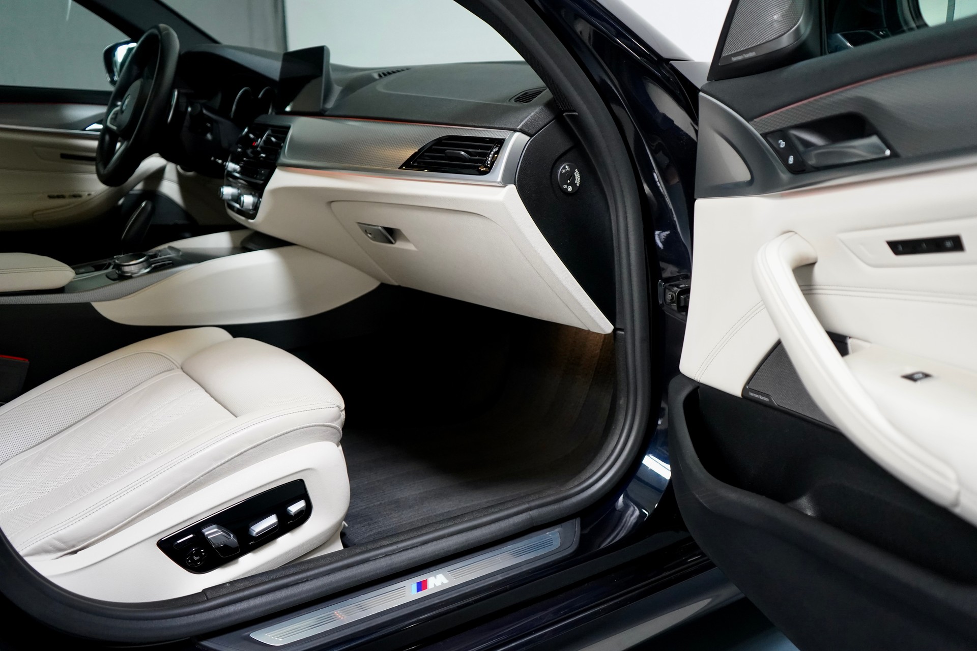 BMW 540i xDrive Steptronic-image-5