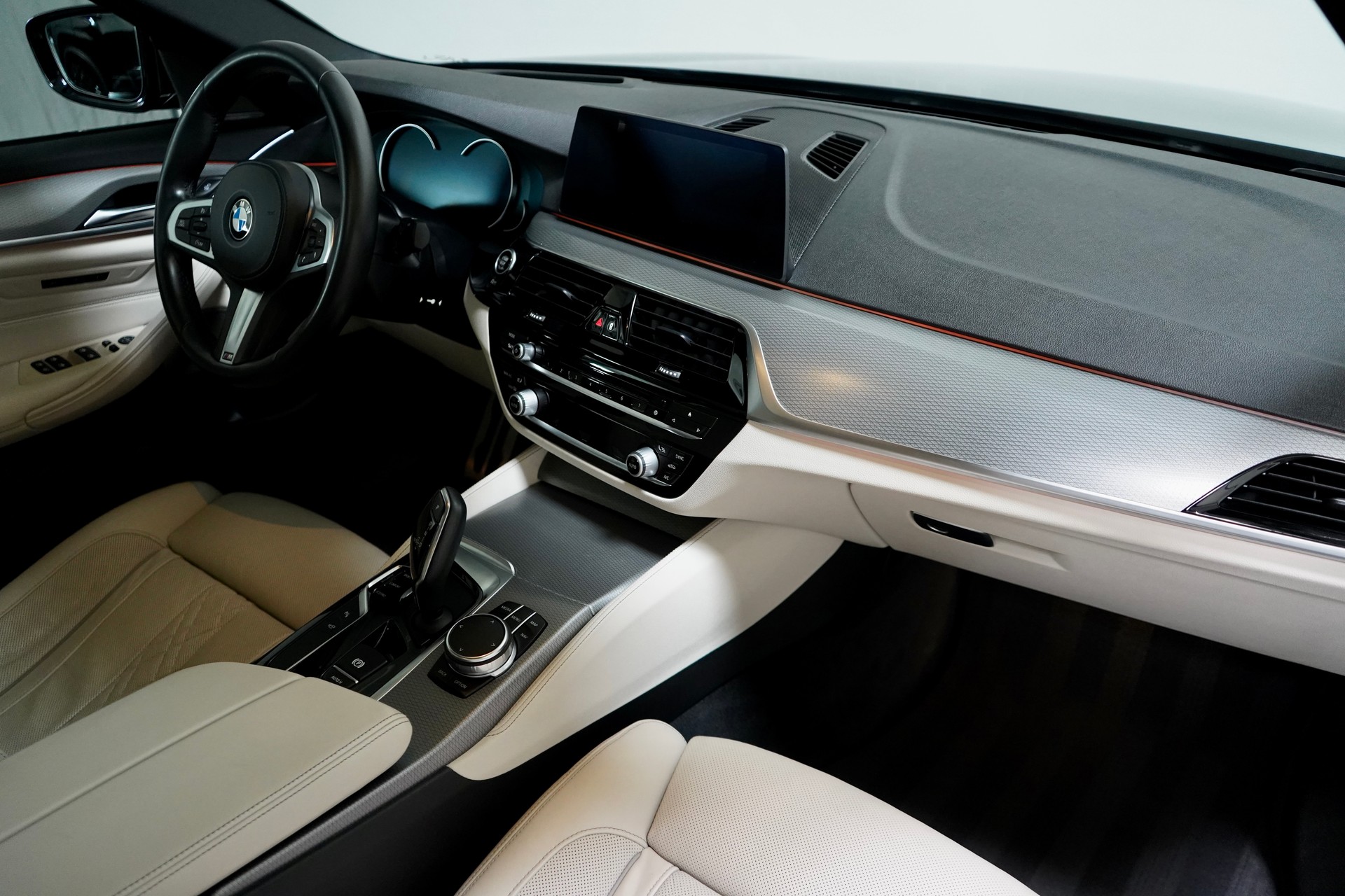 BMW 540i xDrive Steptronic-image-6