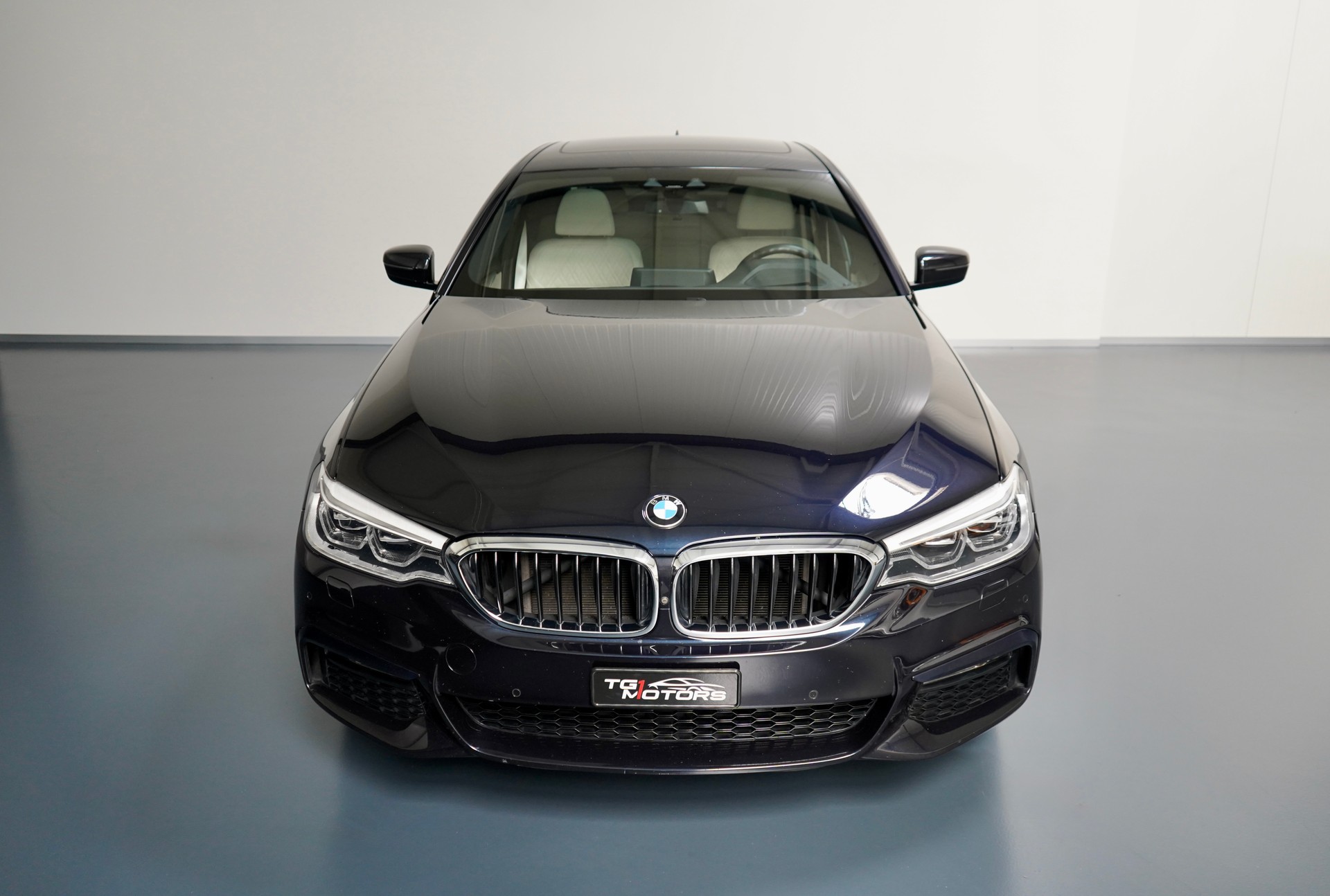 BMW 540i xDrive Steptronic-image-1