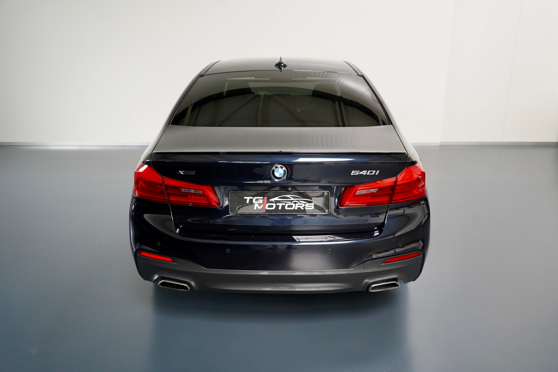 BMW 540i xDrive Steptronic-image-3
