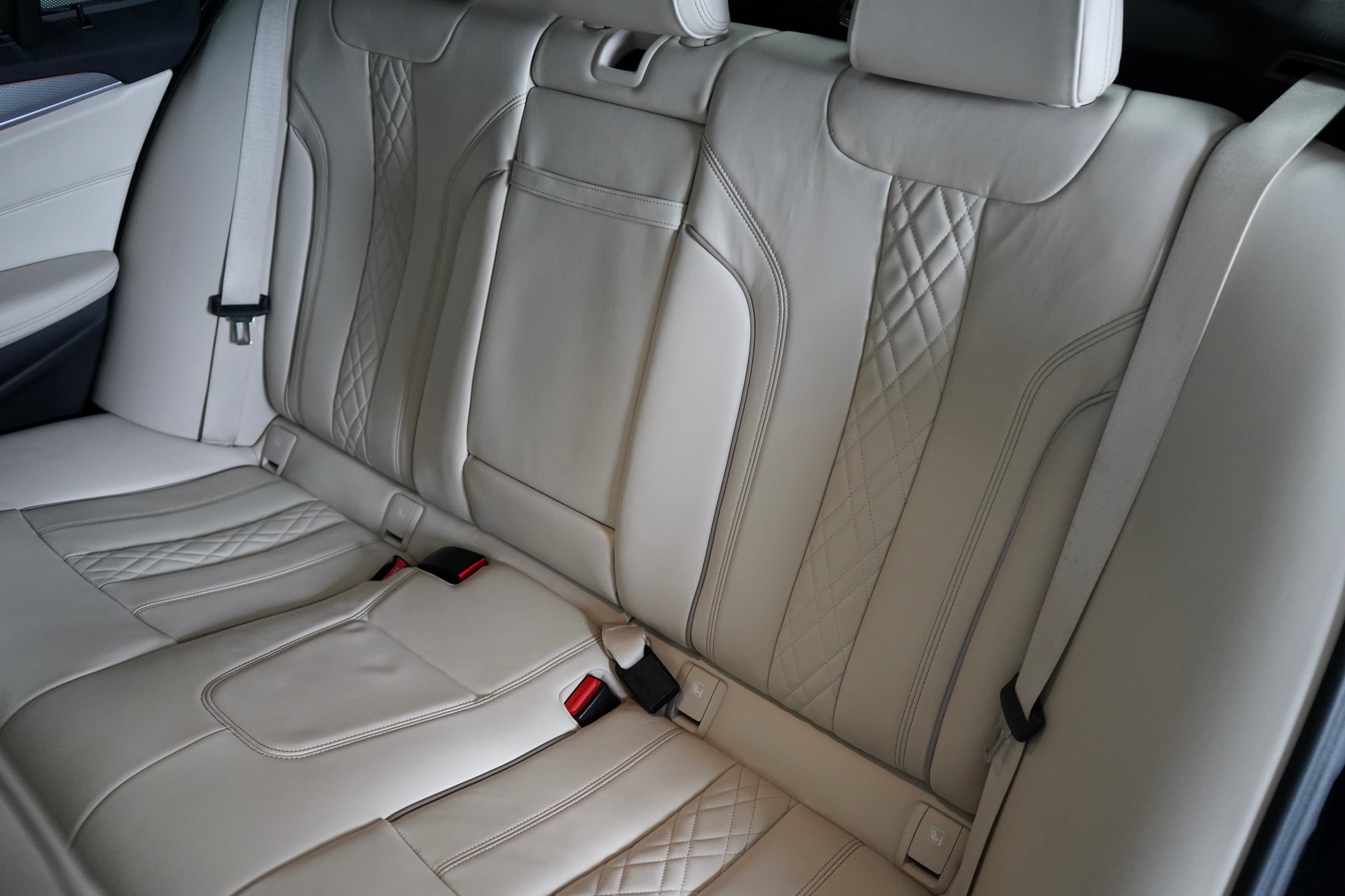 BMW 540i xDrive Steptronic-image-10
