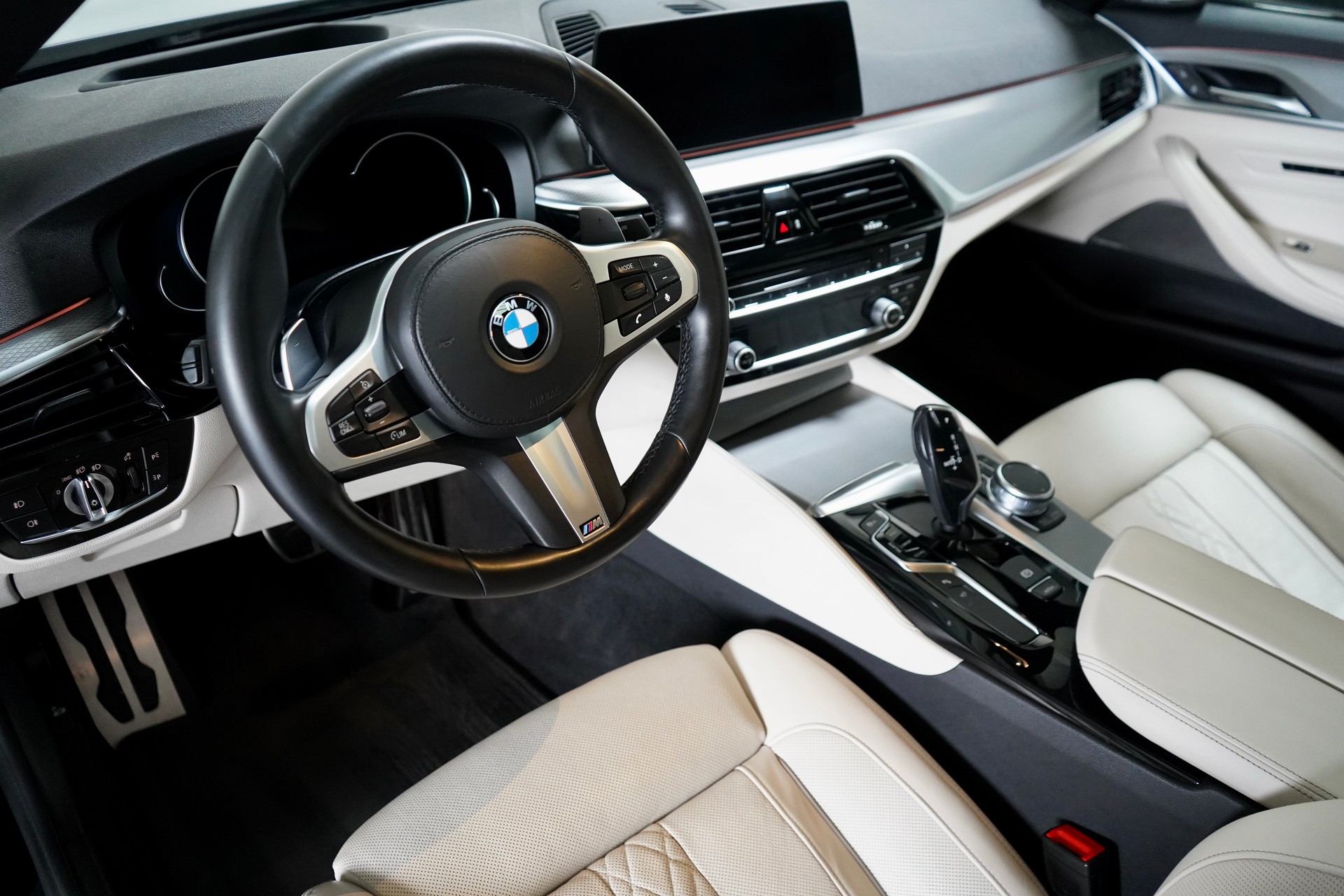 BMW 540i xDrive Steptronic-image-8