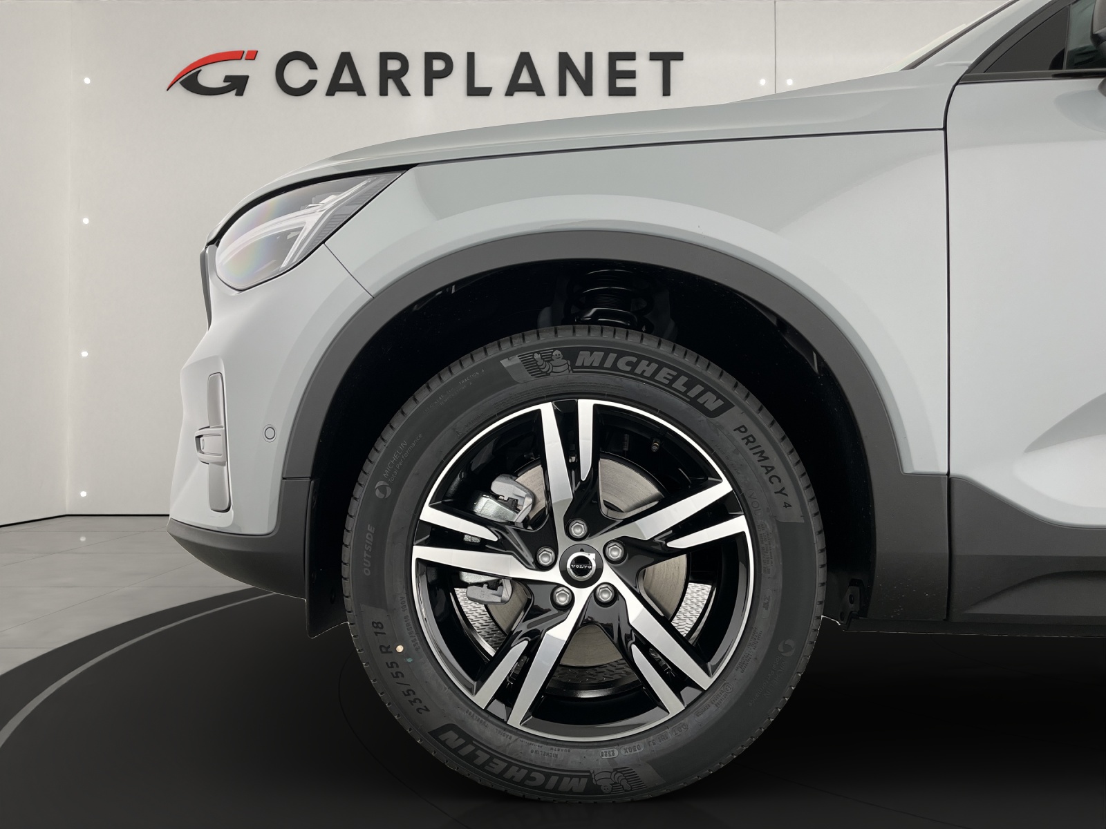 VOLVO XC40 2.0 B3 MH Plus Dark-image-6