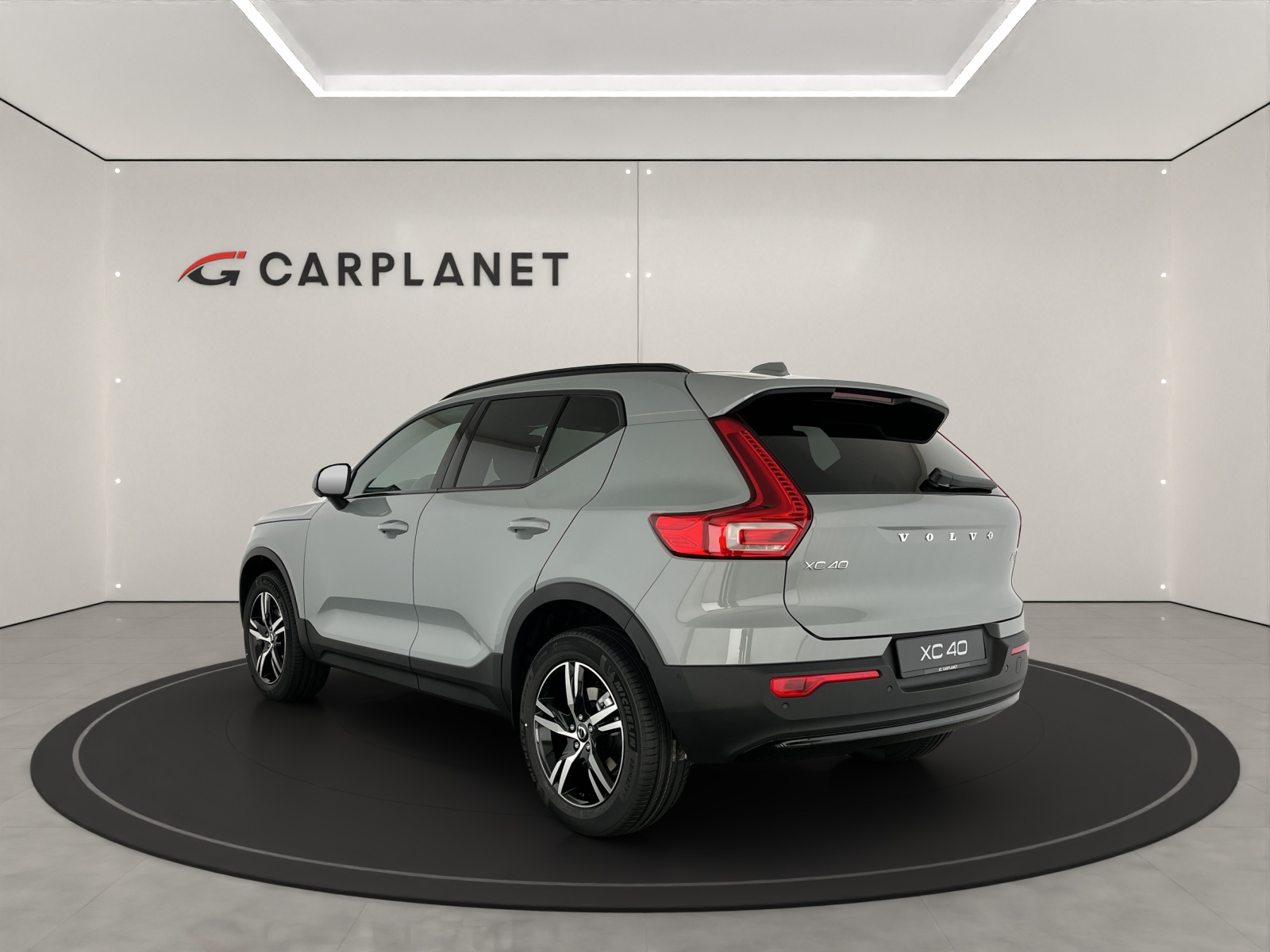 VOLVO XC40 2.0 B3 MH Plus Dark-image-3